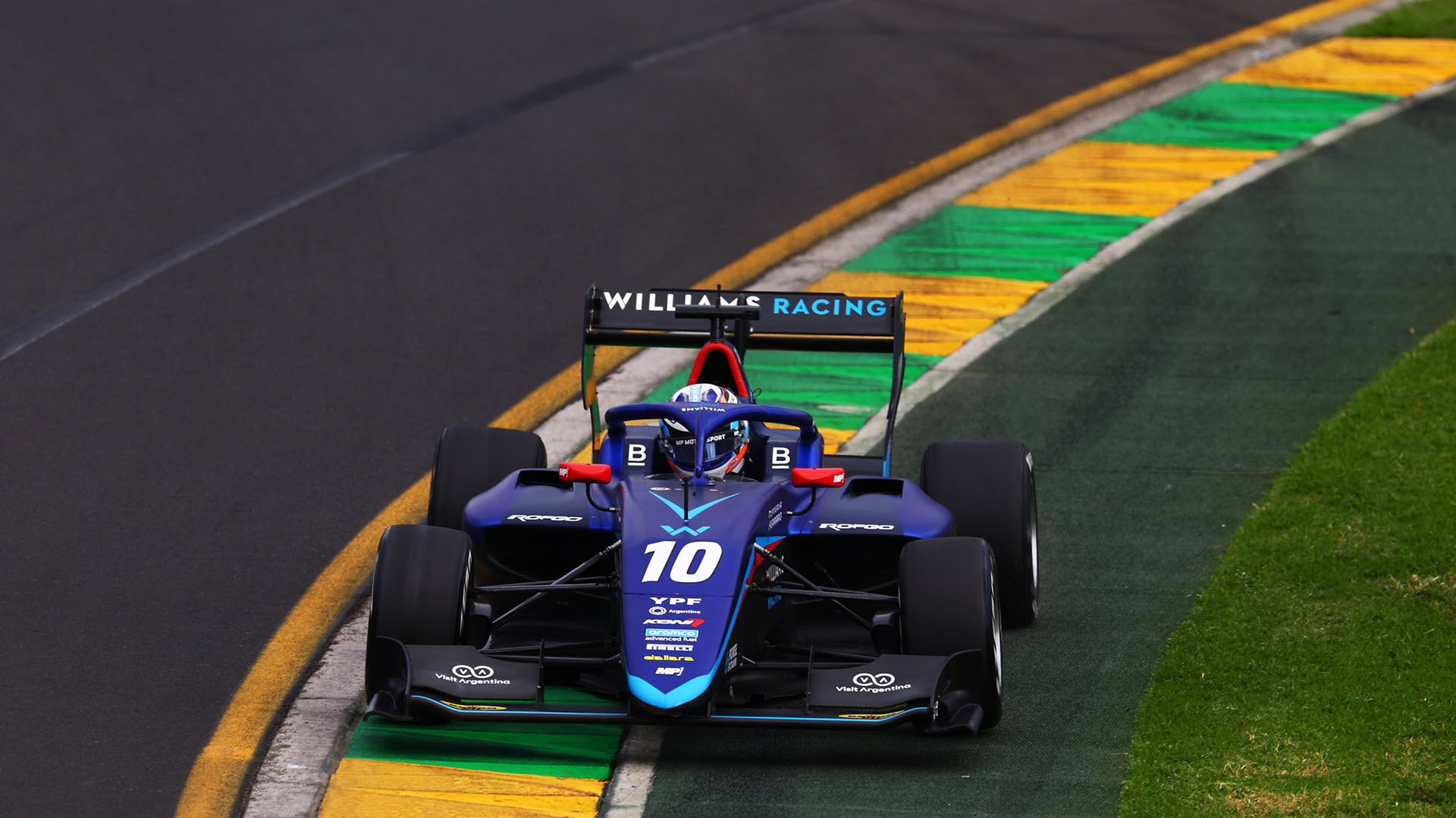 El argentino Franco Colapinto brilló en la Sprint Race de la Fórmula 3 y largará tercero en la carrera principal del domingo