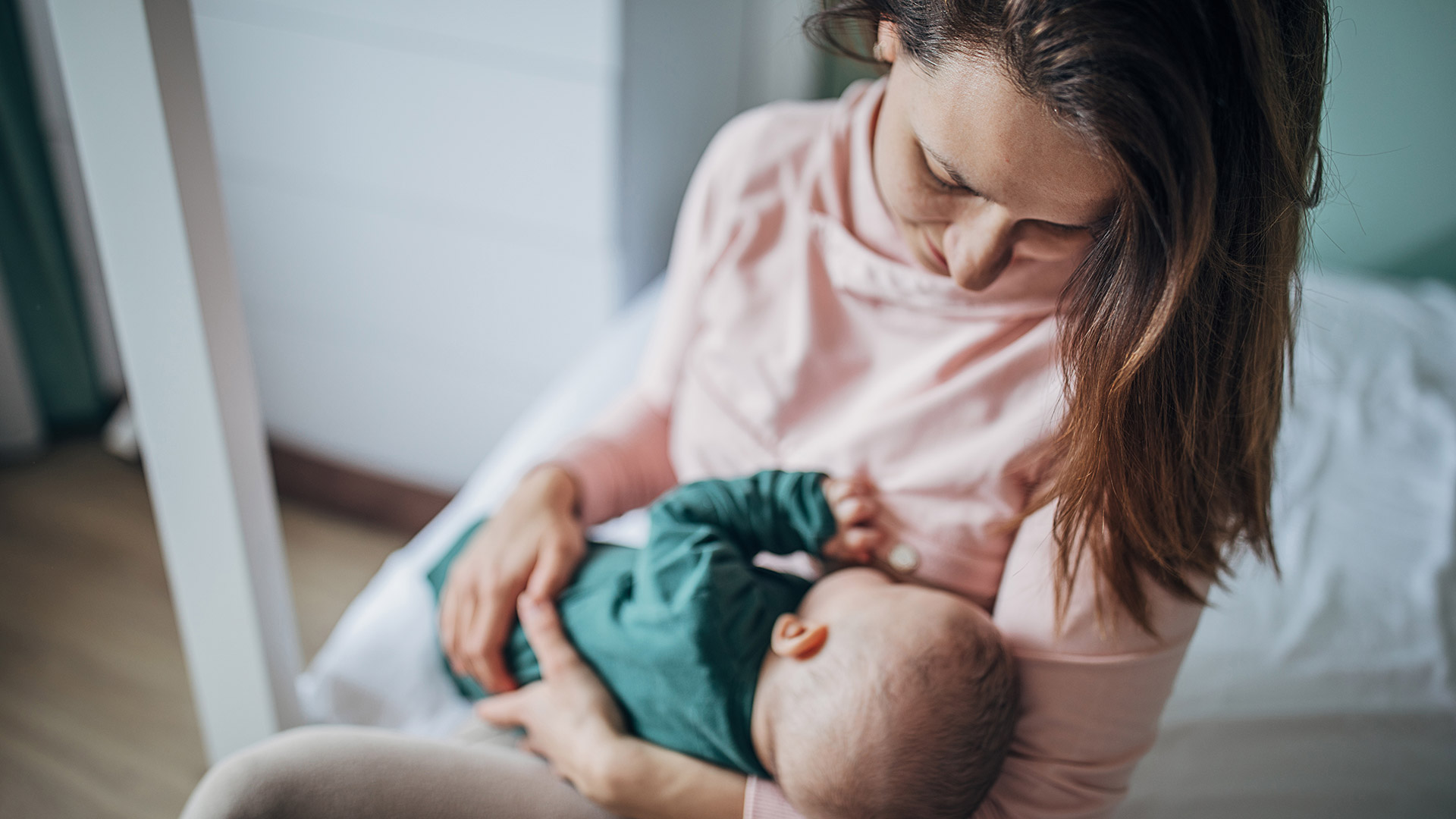 El estrés relacionado con la pandemia durante el embarazo podría estar afectando negativamente el desarrollo del cerebro fetal en algunos niños (Getty Images)