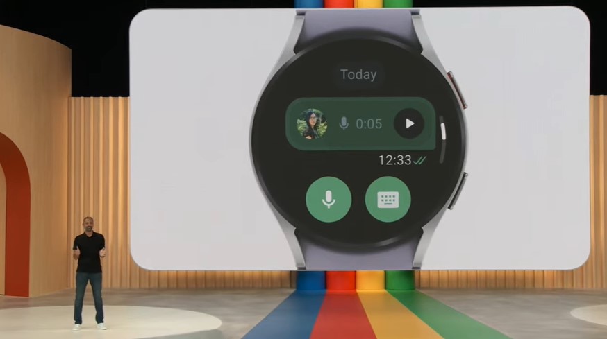 Sameer Samat, vice president of products at Google, announced the arrival of the first WhatsApp application for Wear OS.