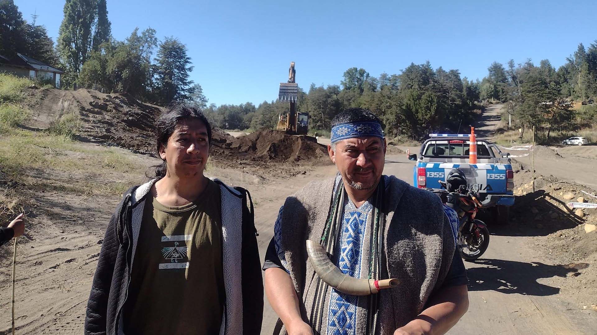 Unas 15 familias mapuches bloquean la construcción de una ruta en Villa La Angostura