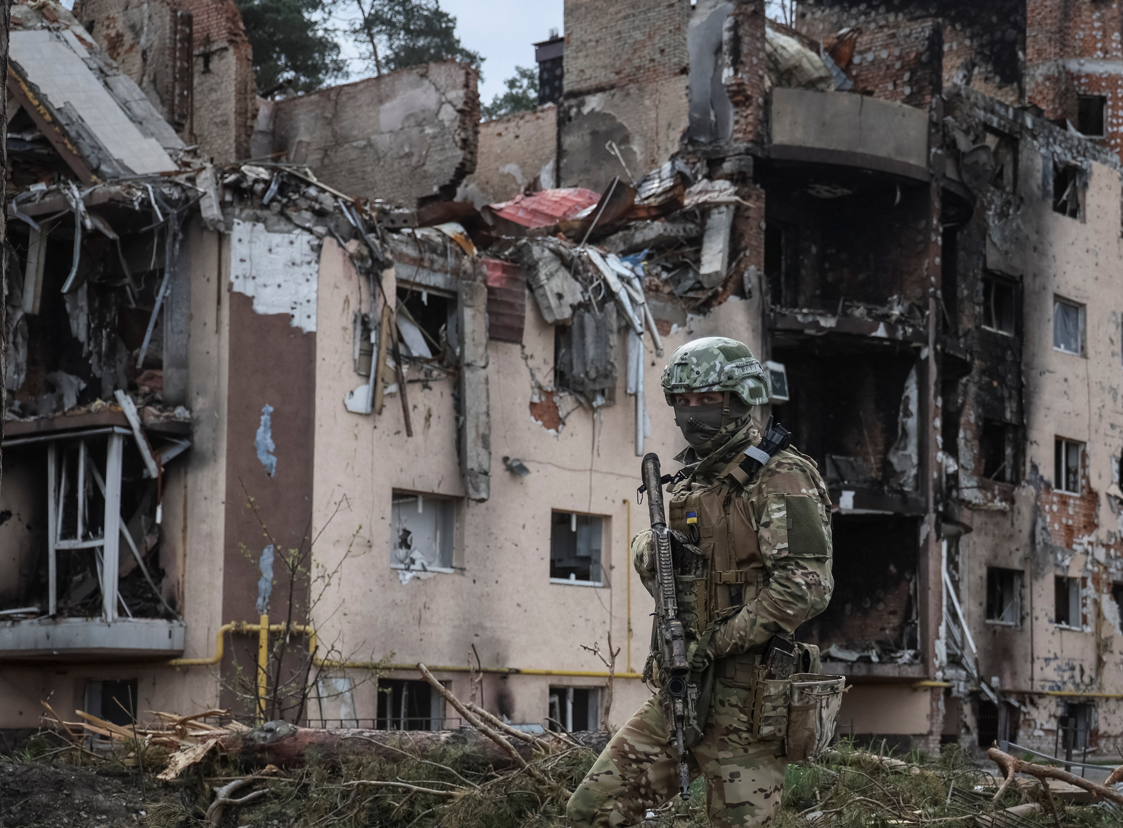 Edificios destruidos por los bombardeos rusos en la ciudad de Irpin a las afueras de Kiev, Ucrania 28 de abril de 2022. REUTERS/Gleb Garanich