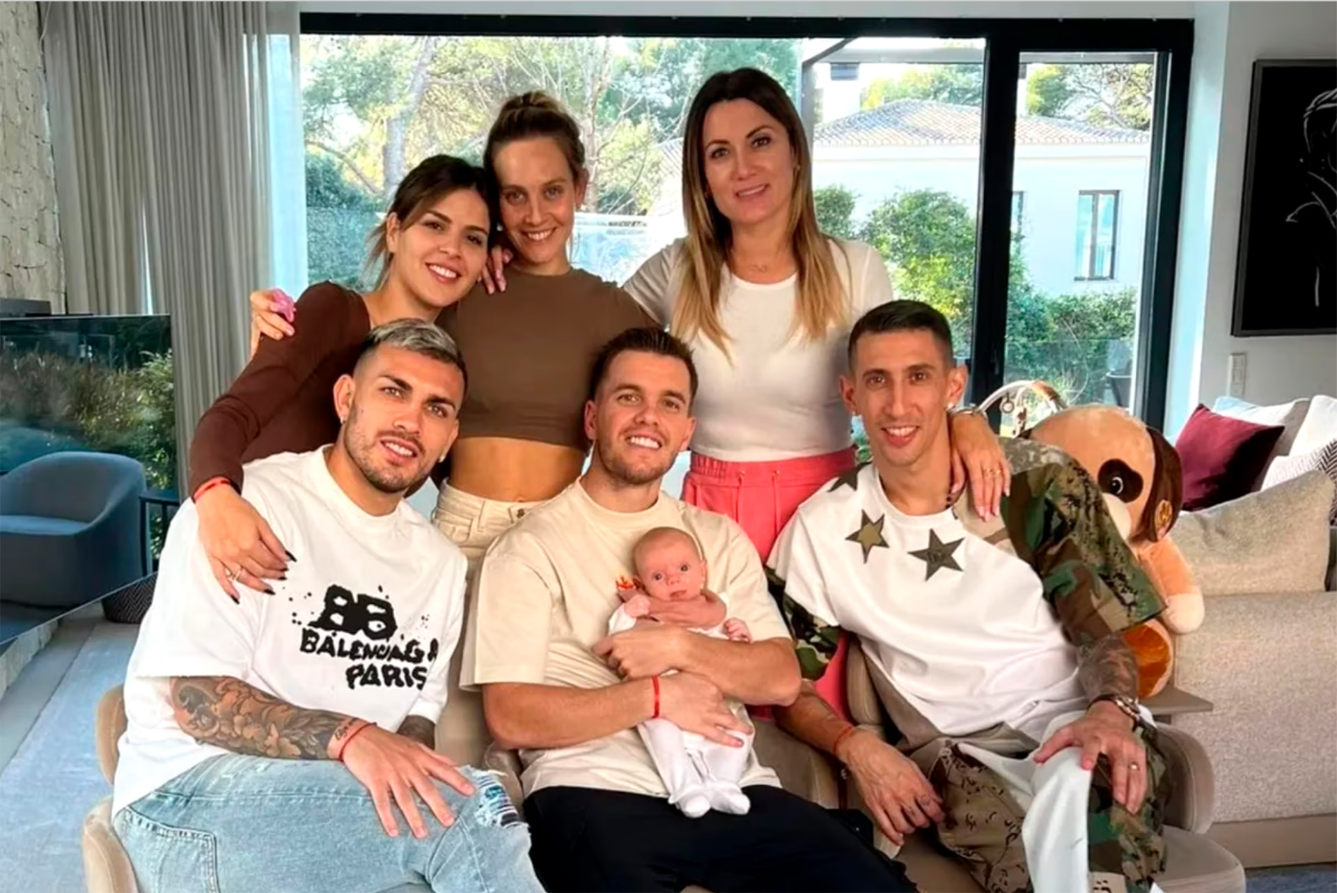 Ángel Di María y Leandro Paredes y sus parejas les dieron una grata sorpresa a Giovani Lo Celso y su familia (@jorgelinacardoso26).