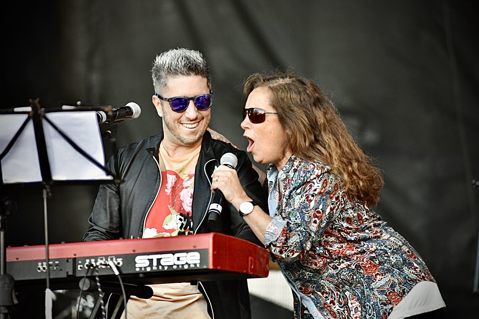 Sandra Mihanovich y Jey Mammon entonaron el simbólico "Soy lo que soy" en el escenario (Crédito: Ariel Torres)