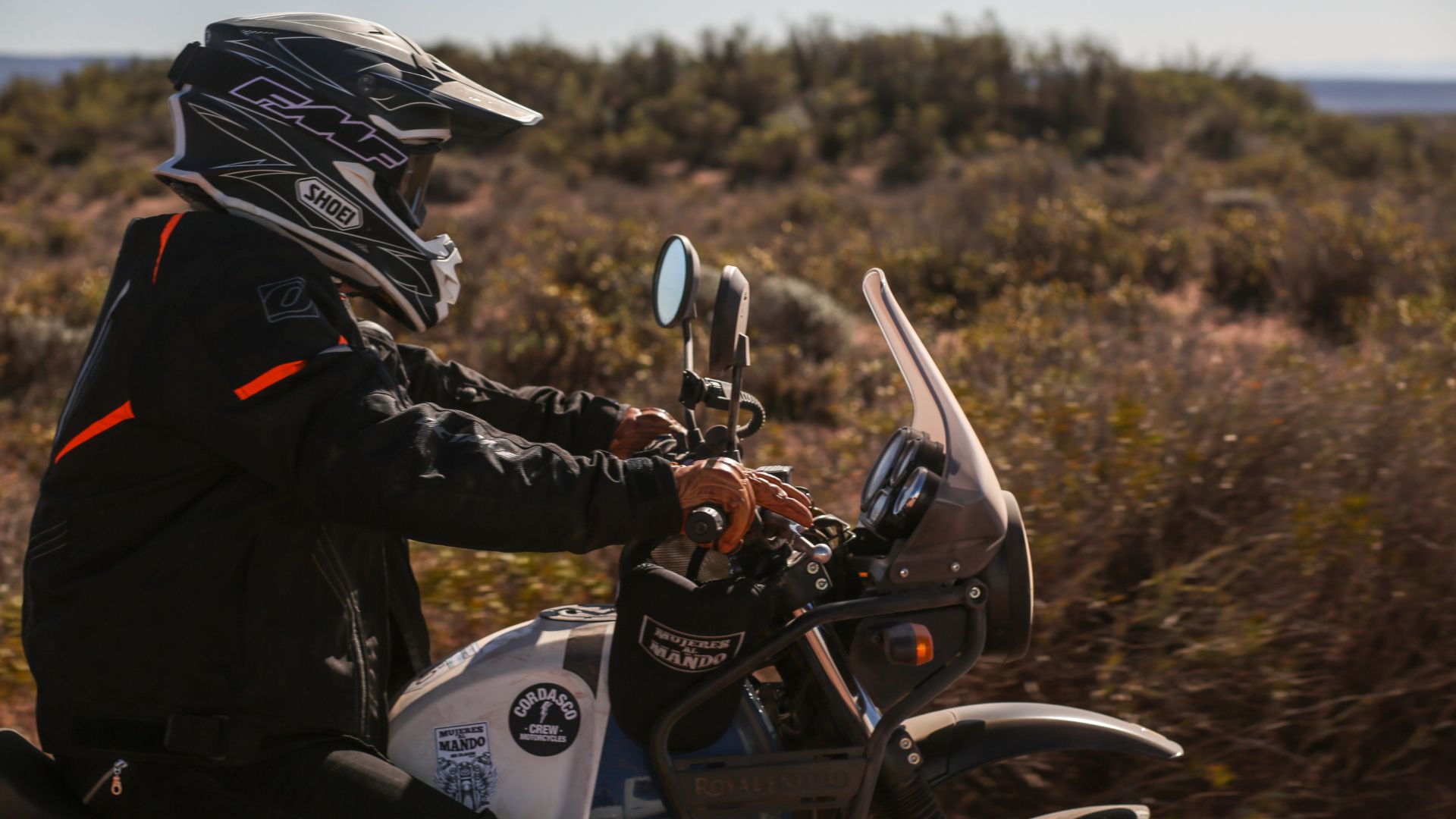 Ruta 40: cuál es la miniserie que recorre en moto un camino icónico de la Patagonia