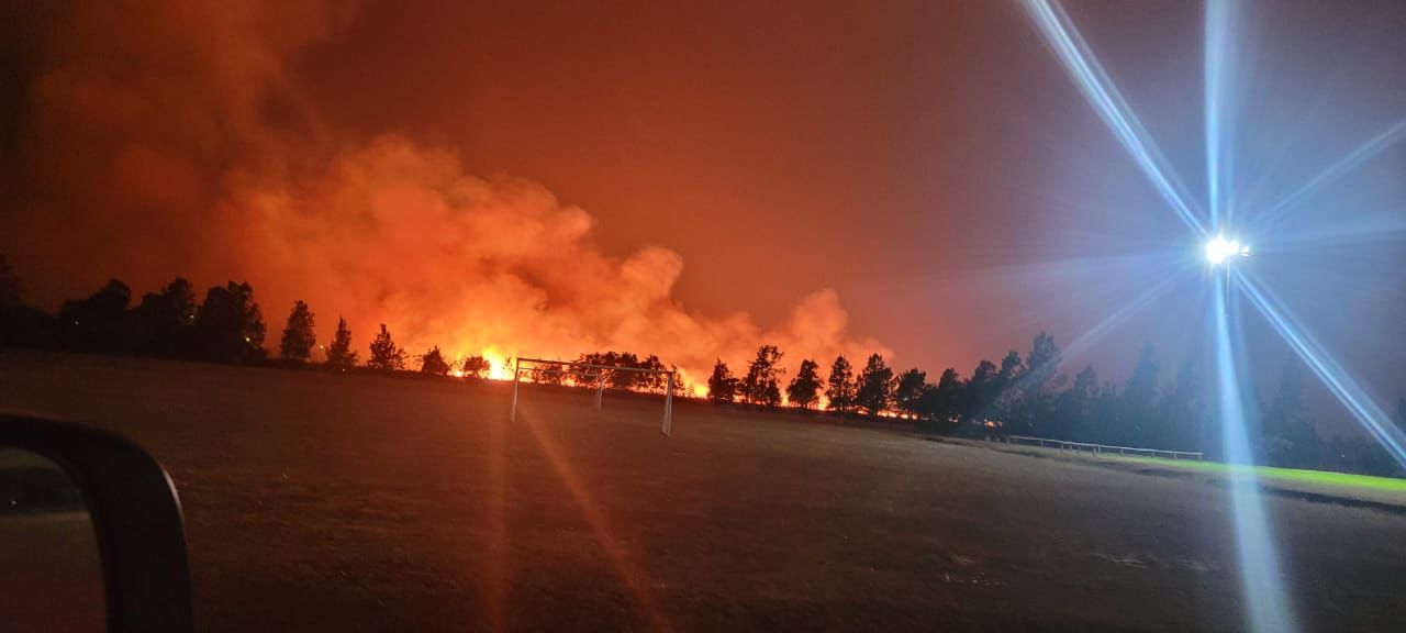 El incendio ocurrió cerca de la zona del aeropuerto internacional “Ambrosio Taravella”  (FOTO: FM POWER ARGENTINA)