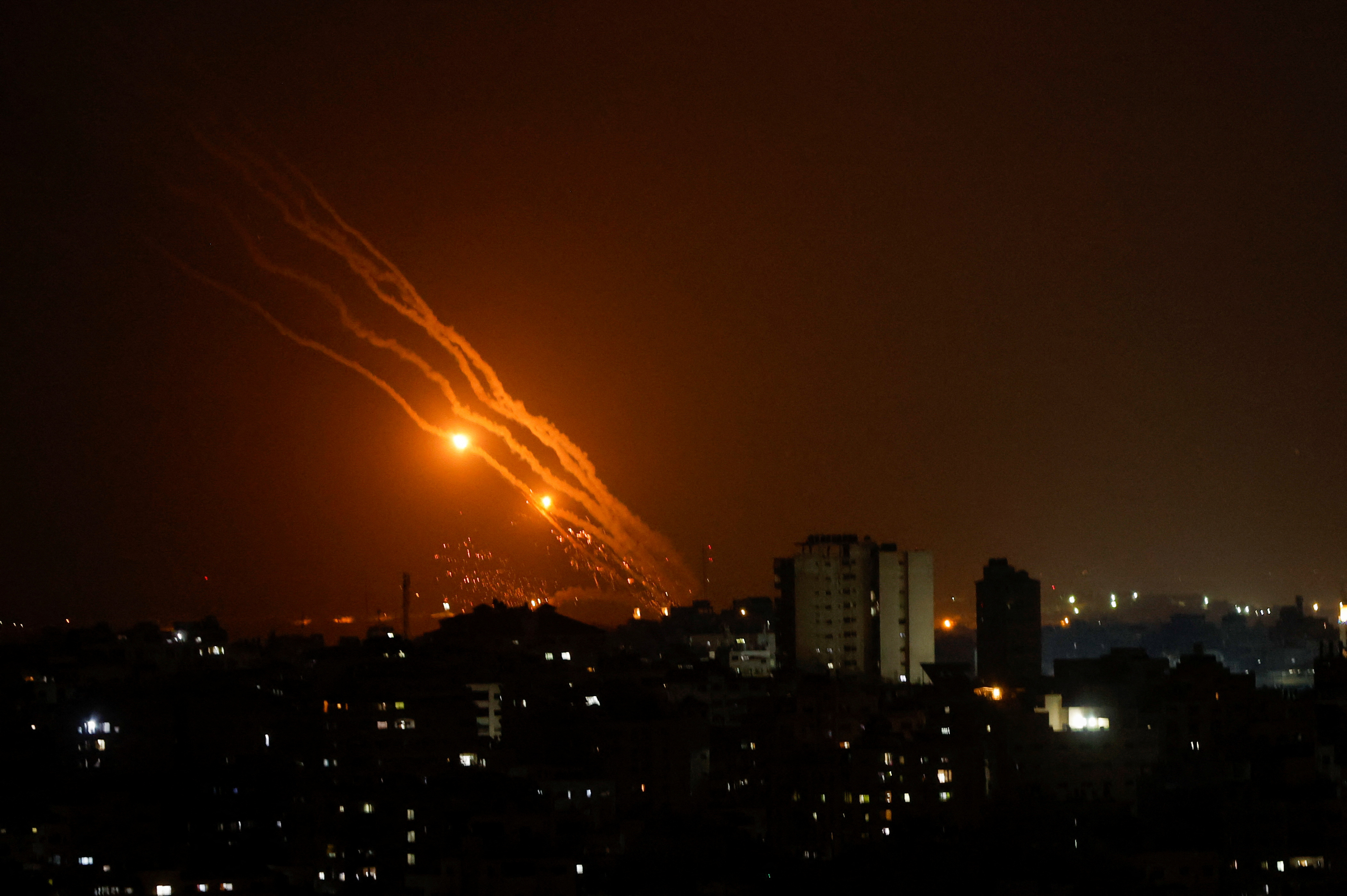 Beberapa roket ditembakkan oleh warga Palestina dari Gaza (REUTERS/Mohammed Salem)