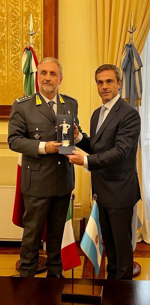 El titular de la Aduana Guillermo Michel y su par de la Guardia di Finanza encabezada por el teniente general, Ignazio Gibilaro.
