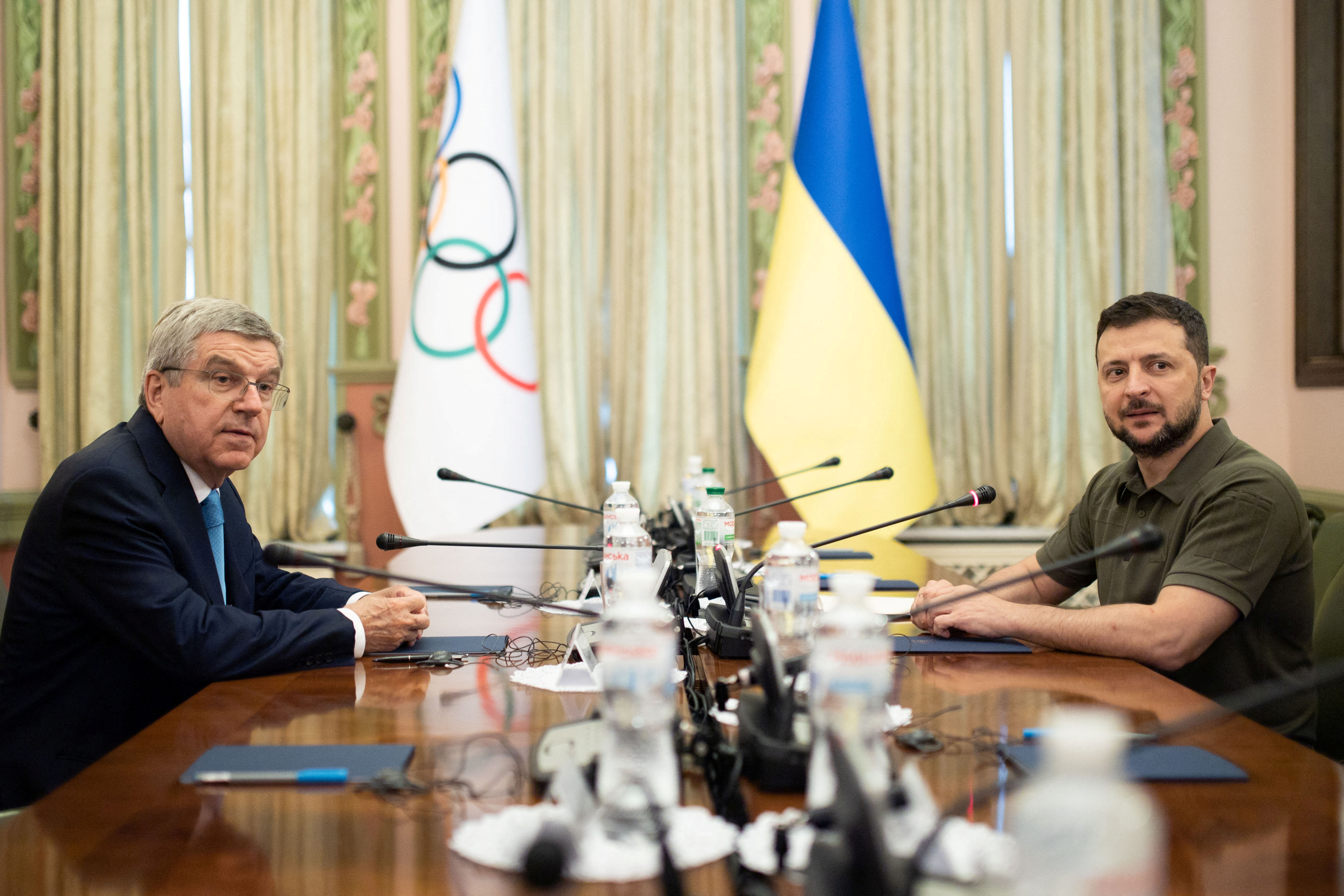 Ukrainian President Volodymyr Zelenskiy and President of the International Olympic Committee Thomas Bach attend a meeting, as Russia's attack on Ukraine continues, during a parliament session in Kyiv, Ukraine July 3, 2022. Ukrainian Presidential Press Service/Handout via REUTERS ATTENTION EDITORS - THIS IMAGE HAS BEEN SUPPLIED BY A THIRD PARTY.