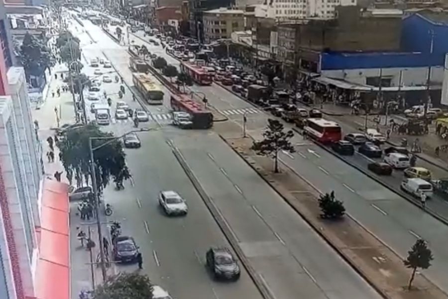 Un Bus De Transmilenio Se Chocó Contra Una Ambulancia En El Sur De Bogotá Infobae 2806