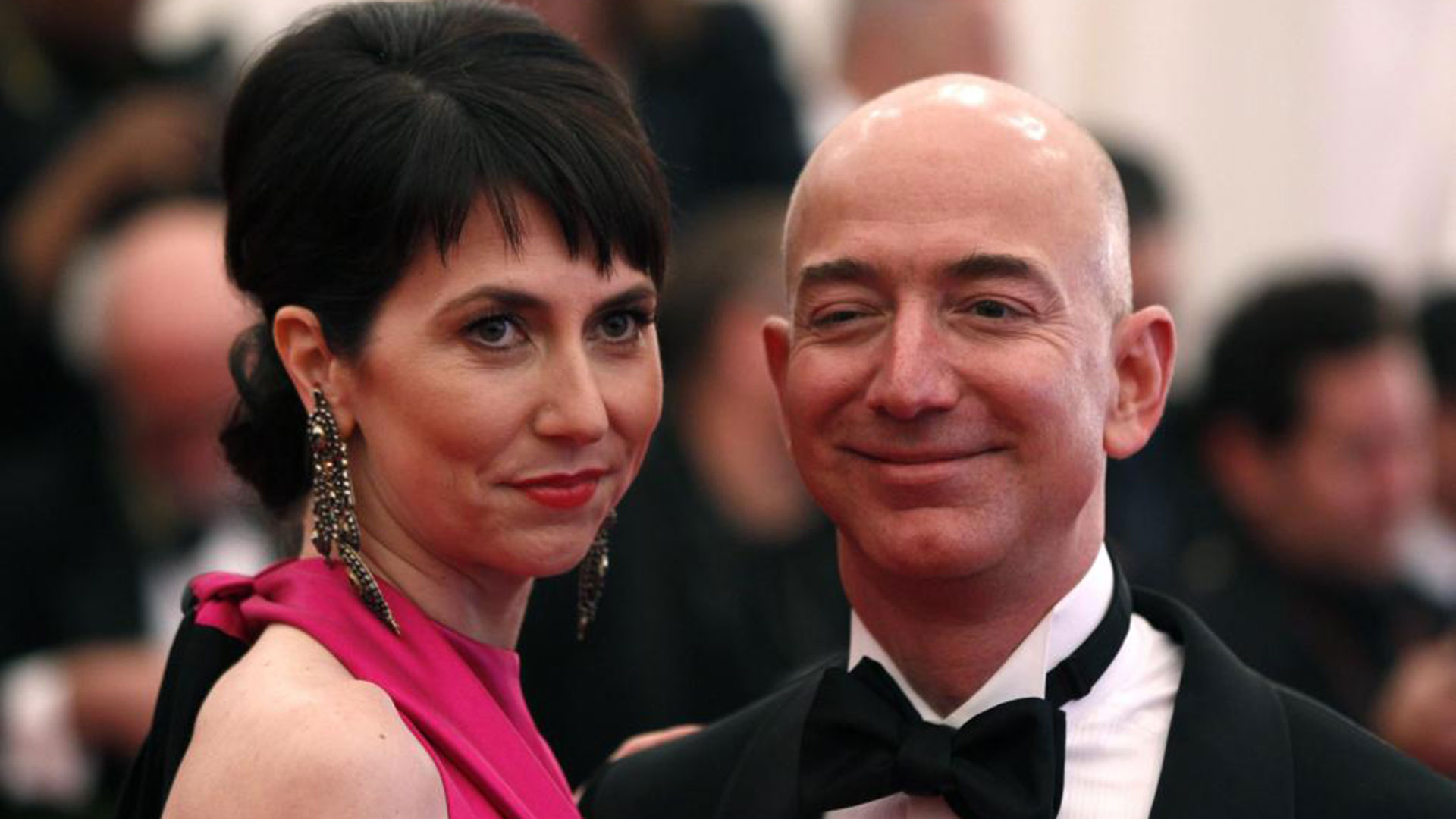 Bezos y Mackenzie comenzaron Amazon juntos  como en una empres de venta de libros online desde el garage de su casa de Nueva York (Reuters)