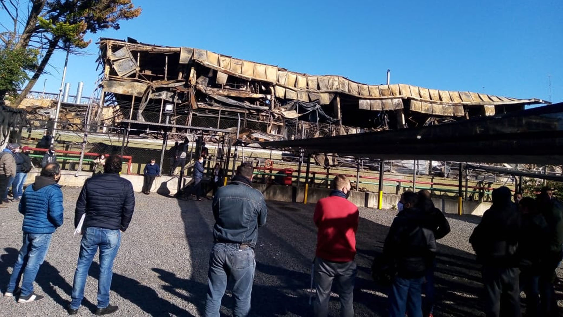 El establecimiento industrial todavía mantiene los daños causados por el incendio del 9 de mayo