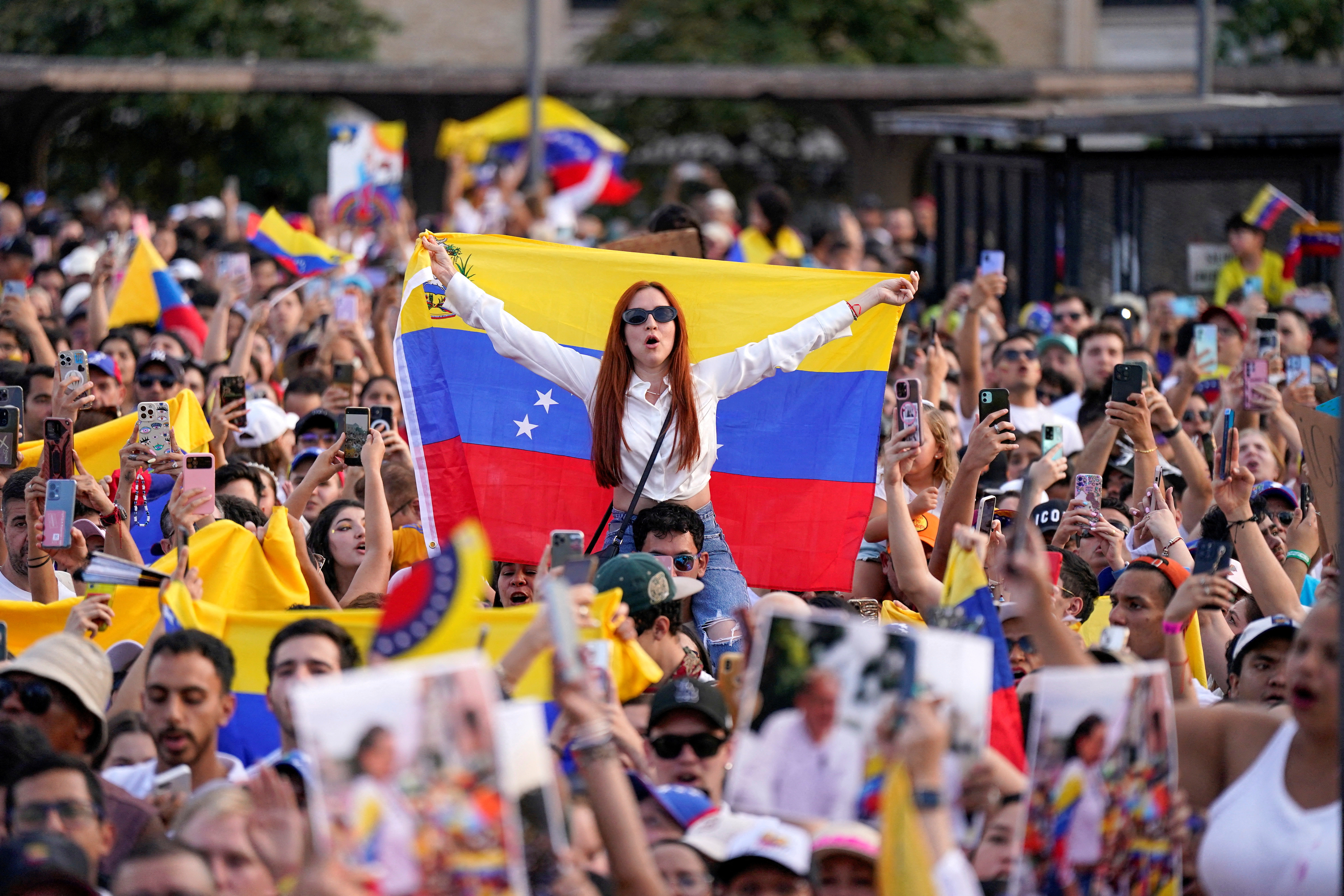 Miles de venezolanos se congregaron en diferentes partes del mundo entre la esperanza y la incertidumbre por los resultados