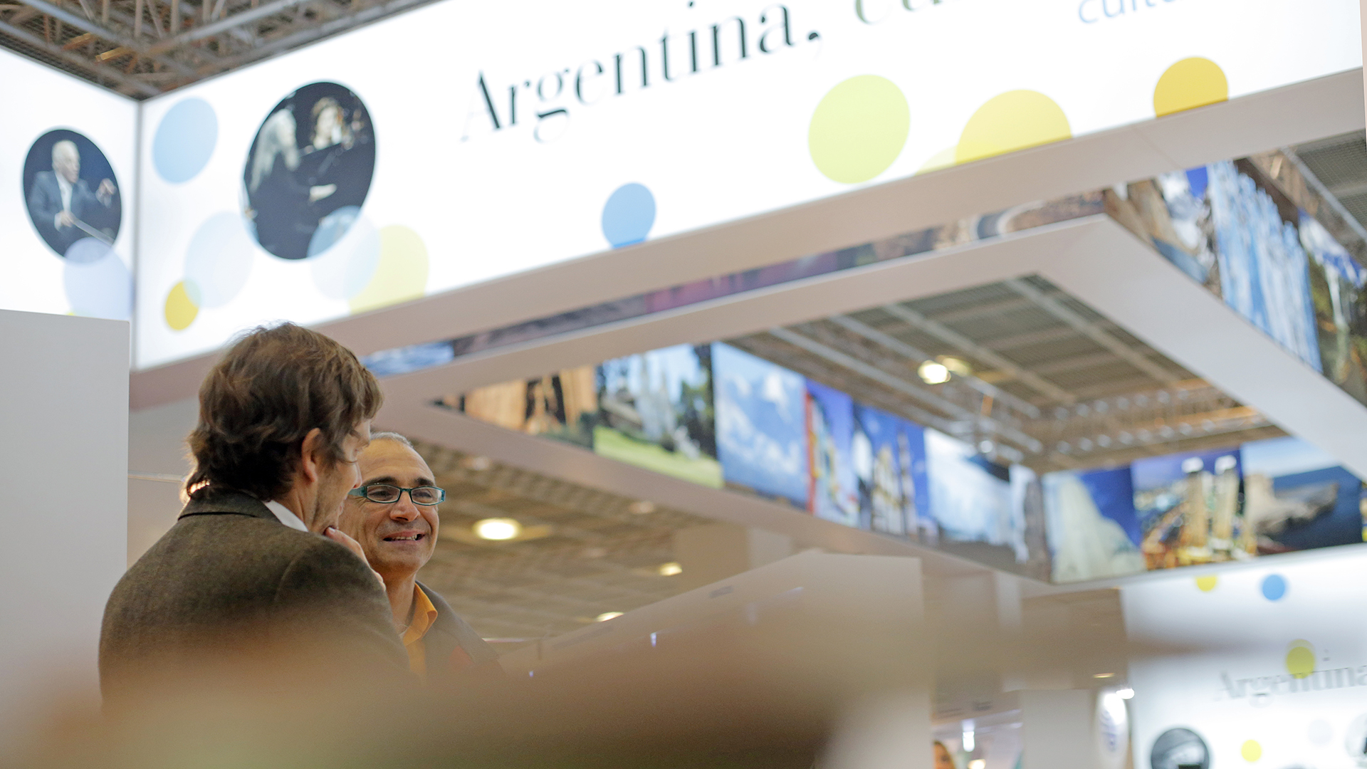 "Entre un libro y sus lectores se interponen cada vez mÃ¡s plataformas y algoritmos": la Feria de Frankfurt desafÃ­a el dominio digital y reivindica el encuentro cara a cara en su 78ª ediciÃ³n