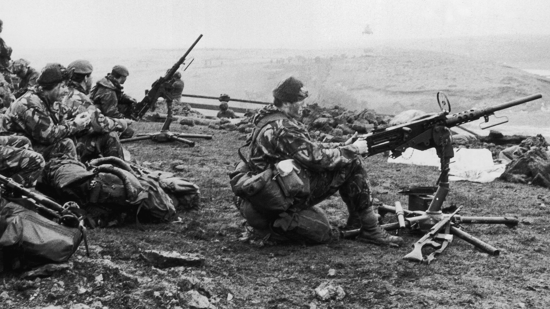 "Nadie nos mencionó e incluso el ataque que se realizó en el aeródromo de la Isla Borbón se lo atribuyó a los marines. Eso fue bueno para nosotros. Todo empezó a salir después", dijo Aston agradecido por la poca visibilidad que tuvieron los SAS durante el conflicto (Fox Photos/Getty Images)