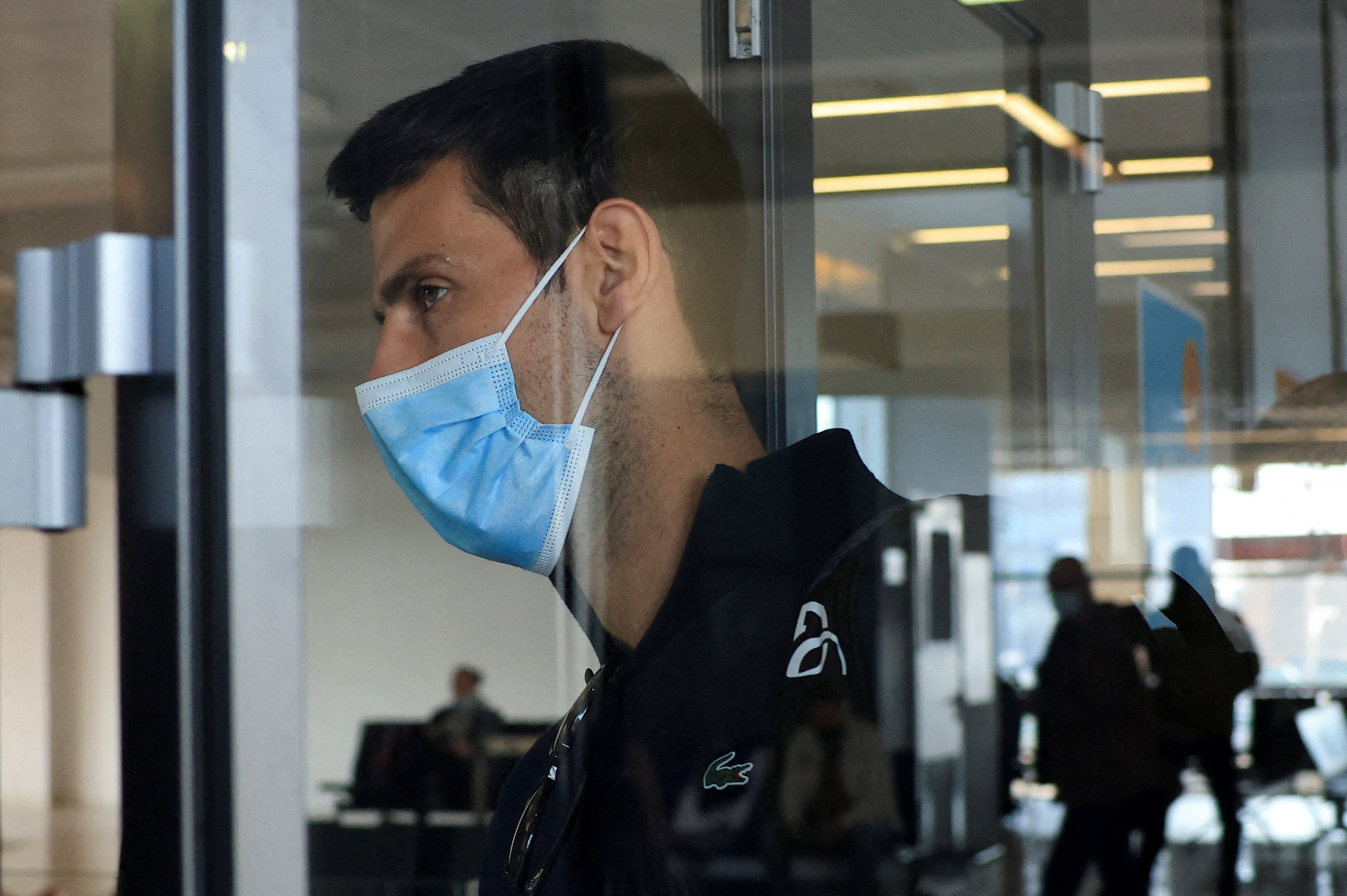 Novak Djokovic aterrizó este lunes en Belgrado tras ser deportado de Australia (REUTERS/Christopher Pike)