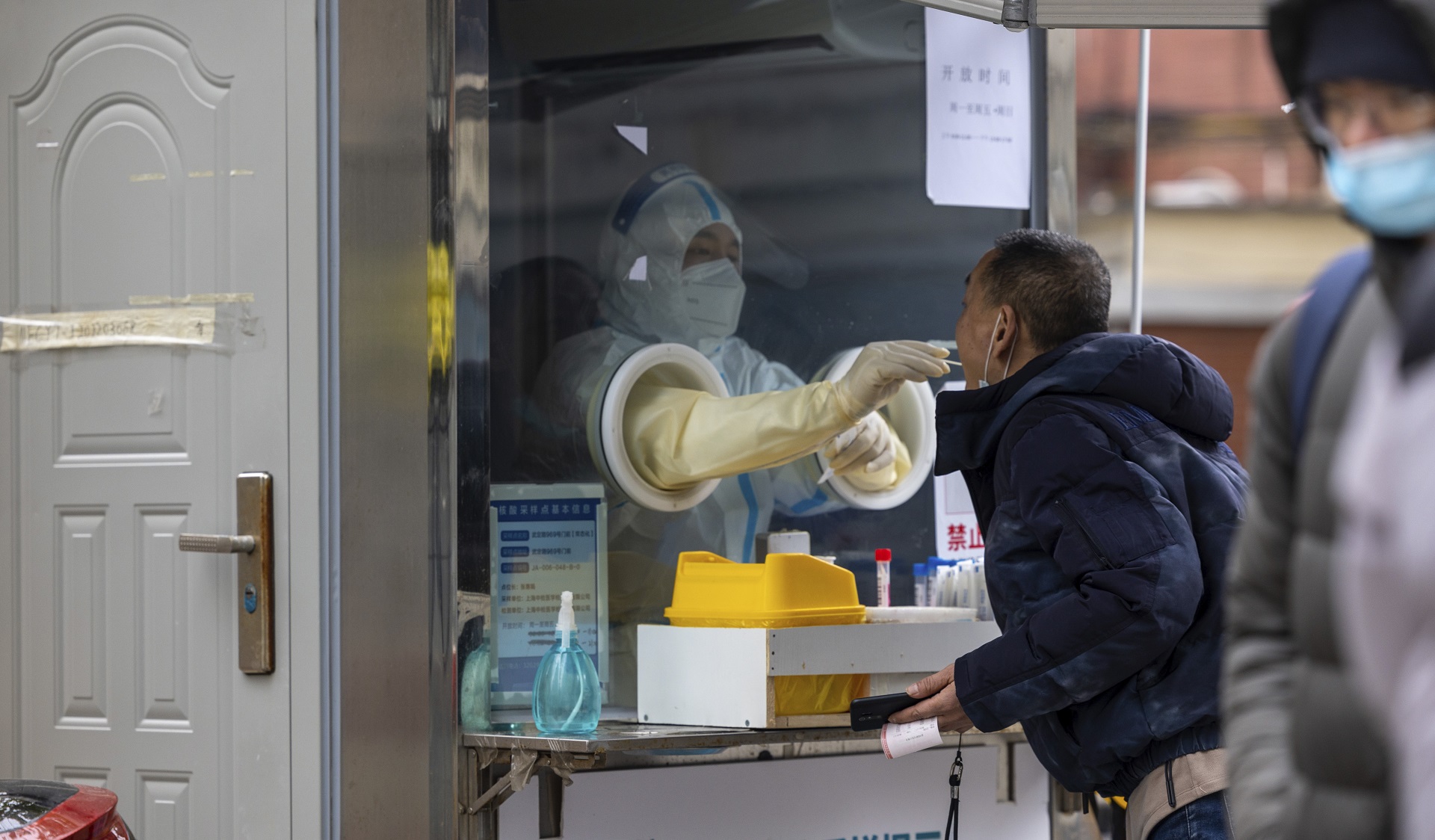 El coronavirus que originó la pandemia había estado circulando en China en 2019 sin ser detectado por la vigilancia de salud pública / (AP Photo/Andrew Braun)