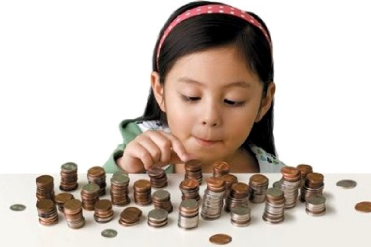 Conoce los 4 tips para fomentar el ahorro en los niños.  (Foto: Captura)