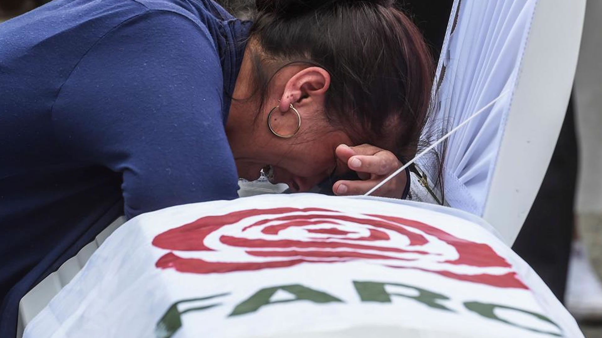 Funerales de exguerrillero asesinado. JOAQUIN SARMIENTO / AFP