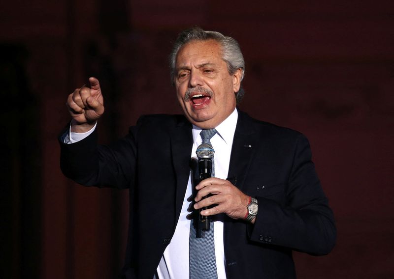 Alberto Fernández apuntó contra la política del FMI