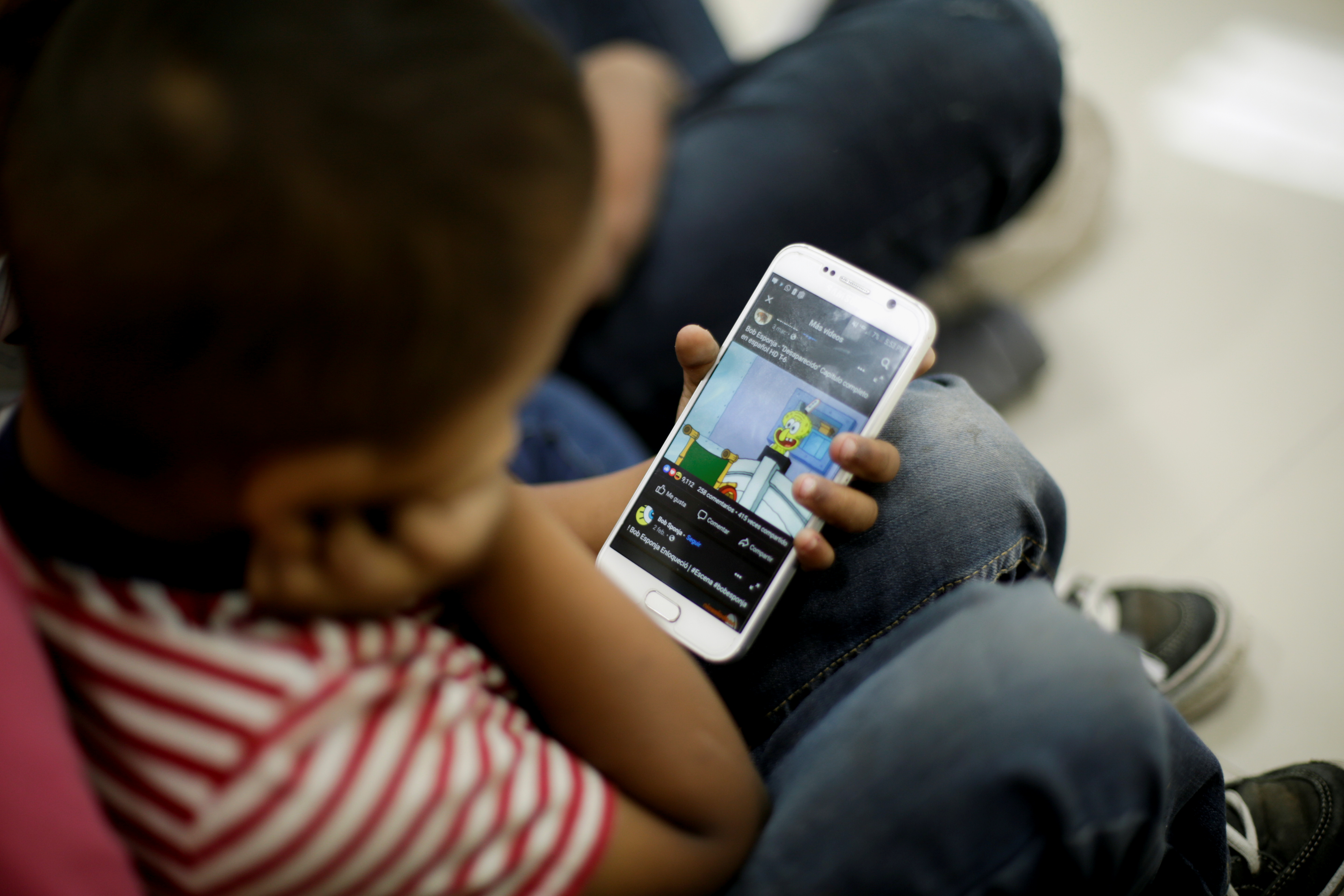 El 85% de los padres están preocupados por el uso de aplicaciones, juegos y plataformas de redes sociales por parte de sus hijos (Reuters)