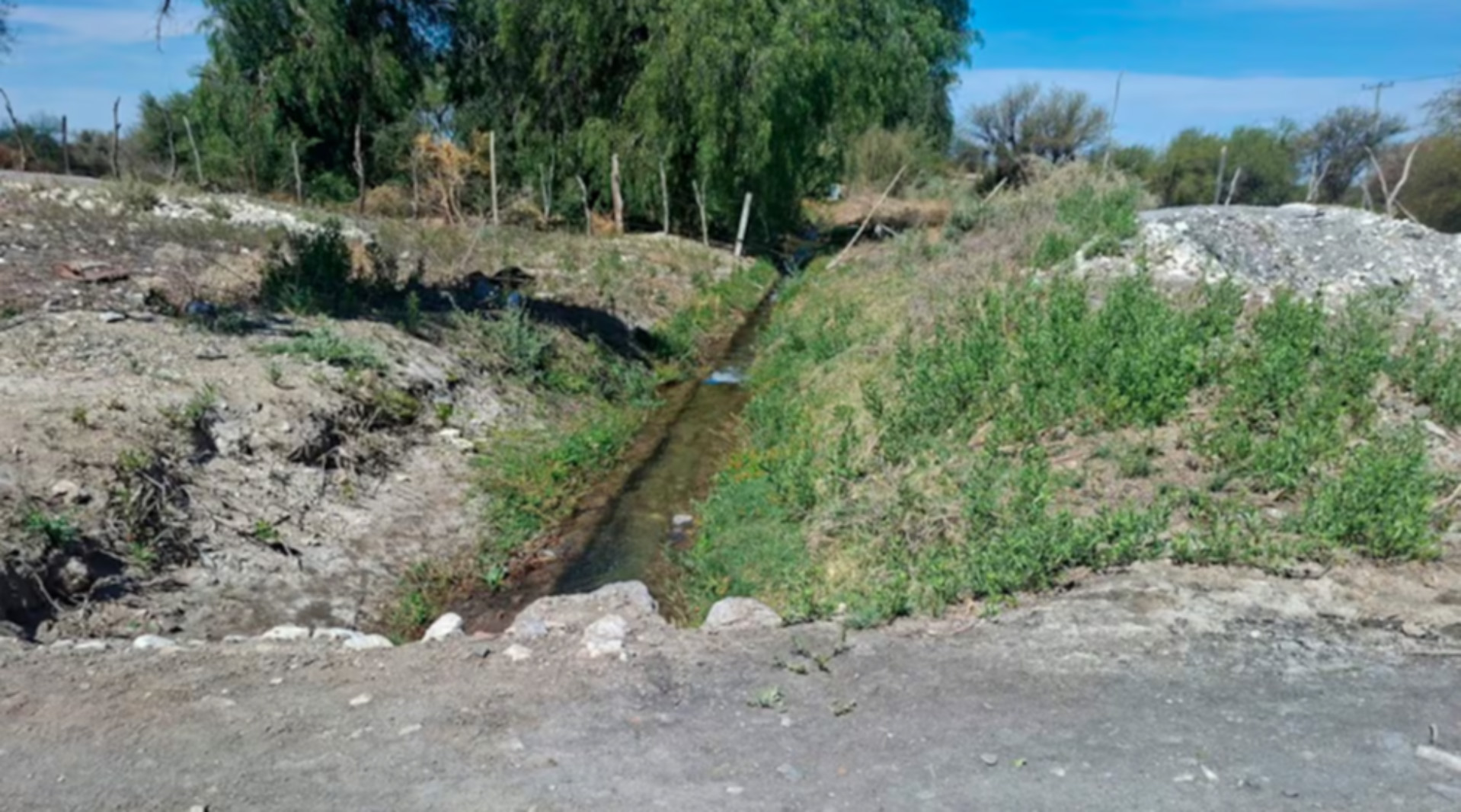 Murió un bebé en San Juan tras caer a un canal de riego 