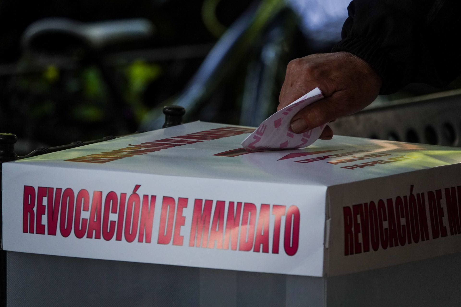 CIUDAD DE MÉXICO, 10ABRIL2022.- Las primeras casillas han abierto para recibir a los votantes que deseen participar en la Consulta sobre Revocación de Mandato del presidente Andrés Manuel López Obrador.
FOTO: GALO CAÑAS/CUARTOSCURO.COM