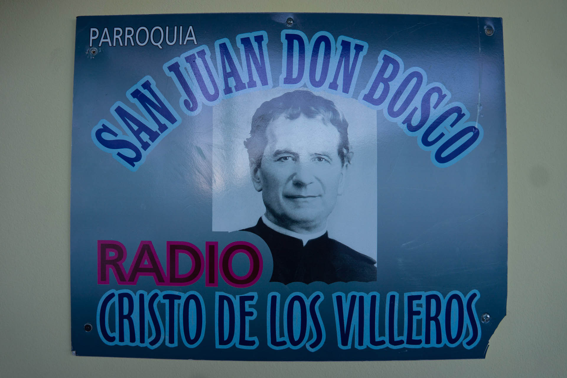 A ravés de la emisora se difunde la historia de San Juan Bosco