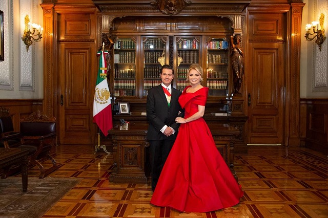 Durante los 6 años, el vestido más aplaudido de Angélica Rivera fue el último. (Foto: Facebook/Presidencia de México)