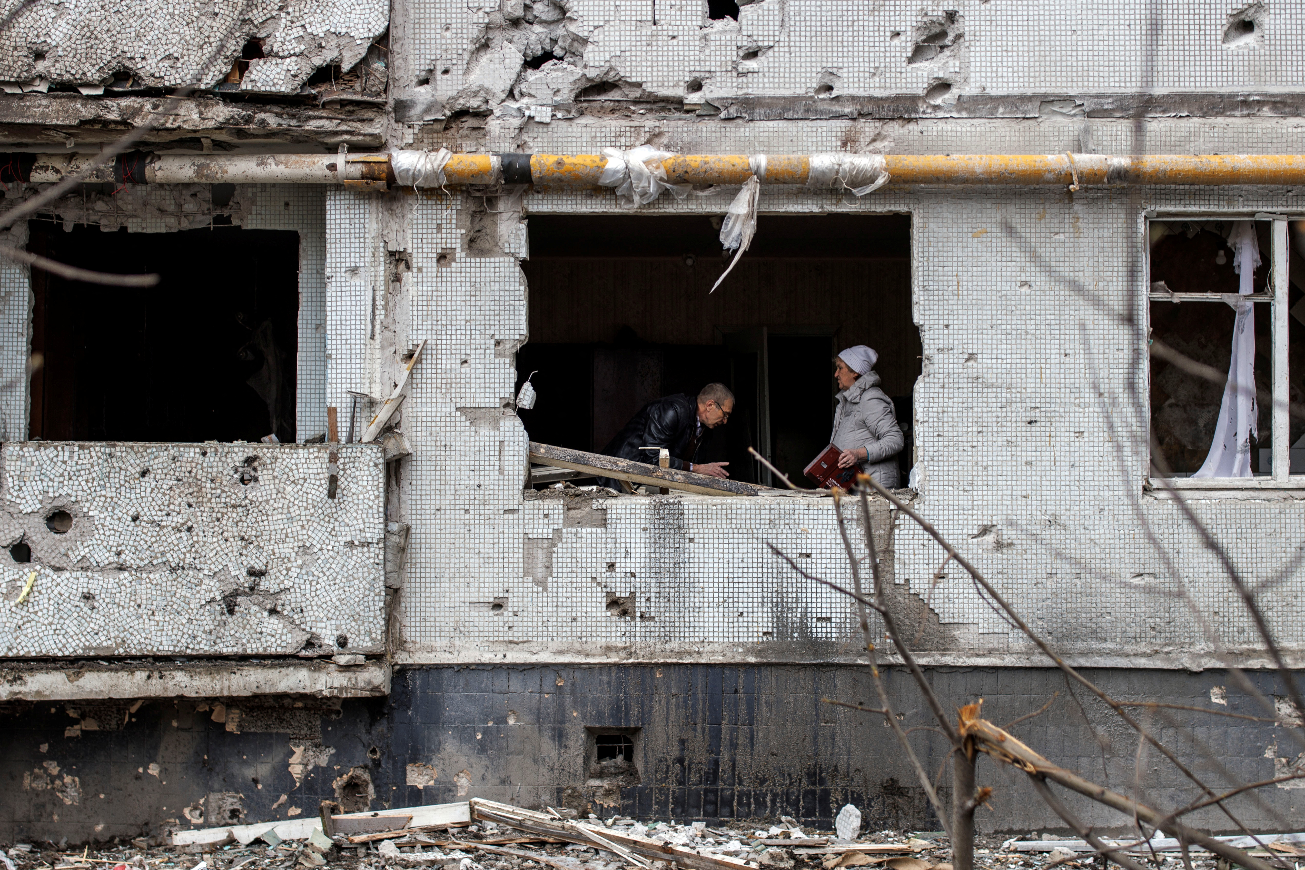 Un edificio destruido, tras un ataque de artillería, en medio del ataque de Rusia a Ucrania, en Kharkiv, Ucrania, 13 de abril de 2022. REUTERS/Alkis Konstantinidis