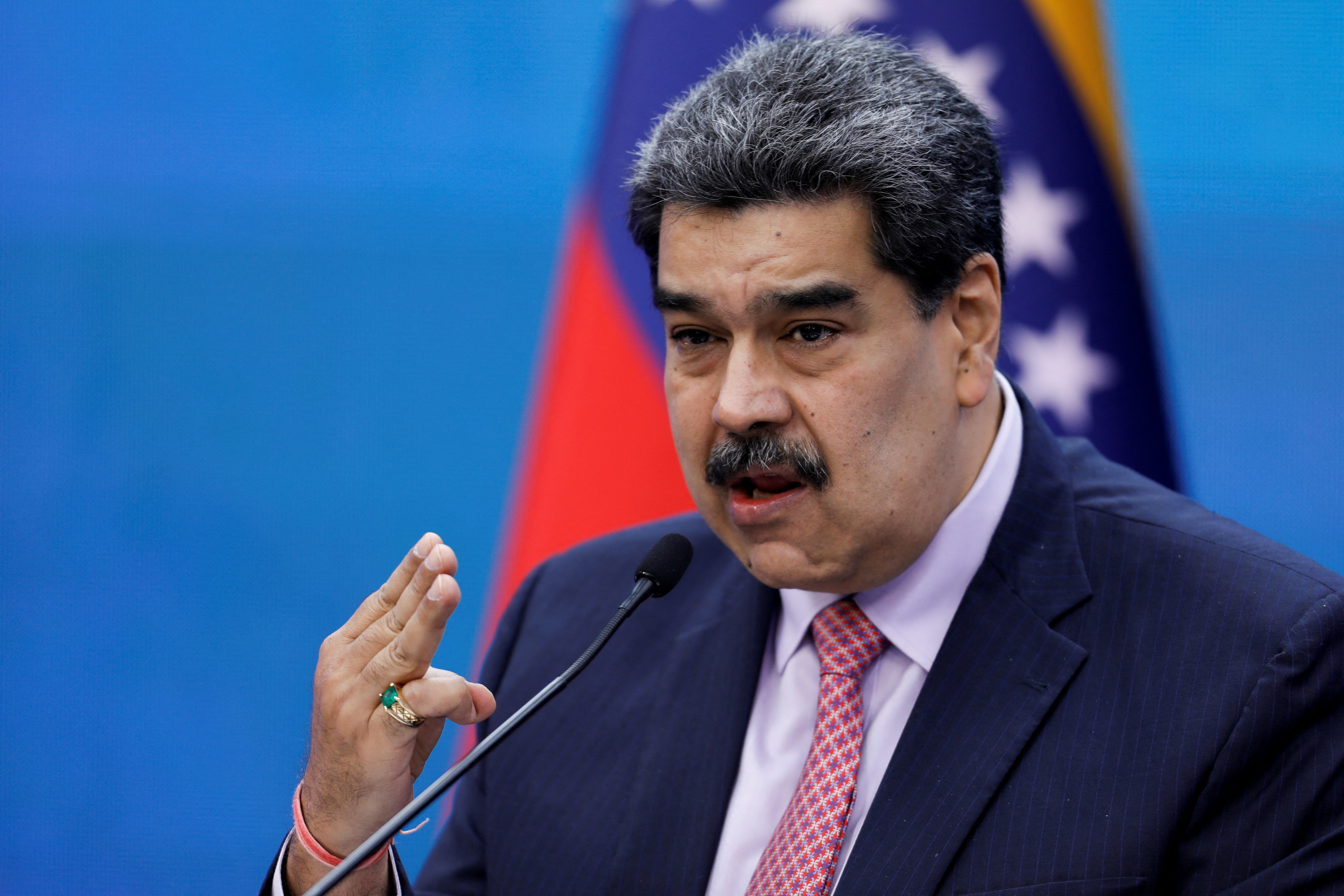 Ned Price remarcó que Estados Unidos no reconoce a Nicolás Maduro como presidente legítimo del país lationamericano (REUTERS)