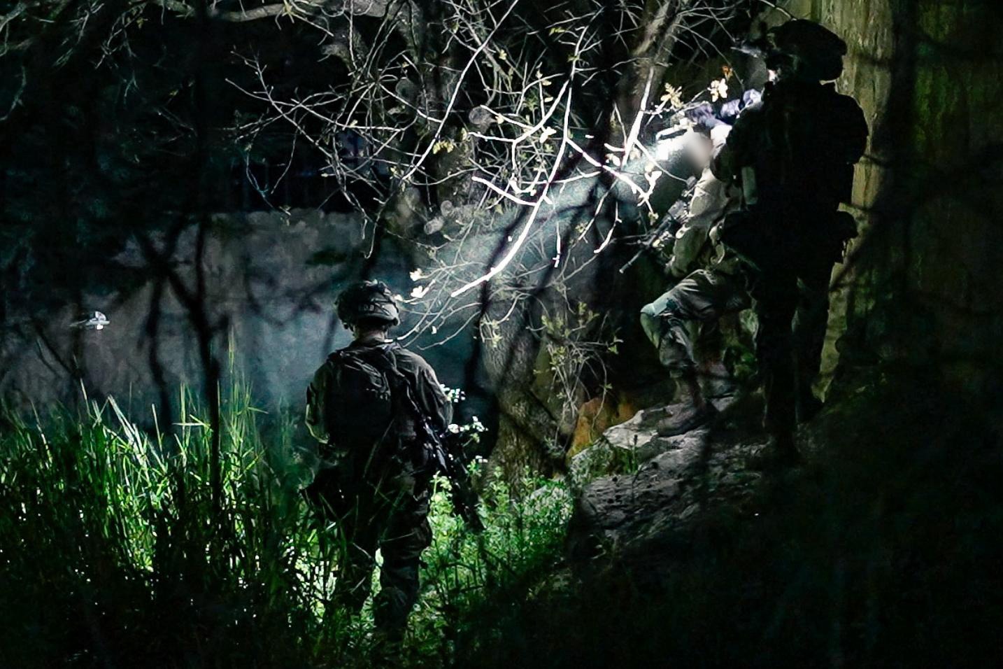 Israel intensific&oacute; la ofensiva contra un basti&oacute;n del grupo terrorista Hezbollah en el sur del L&iacute;bano y destruy&oacute; un puente clave