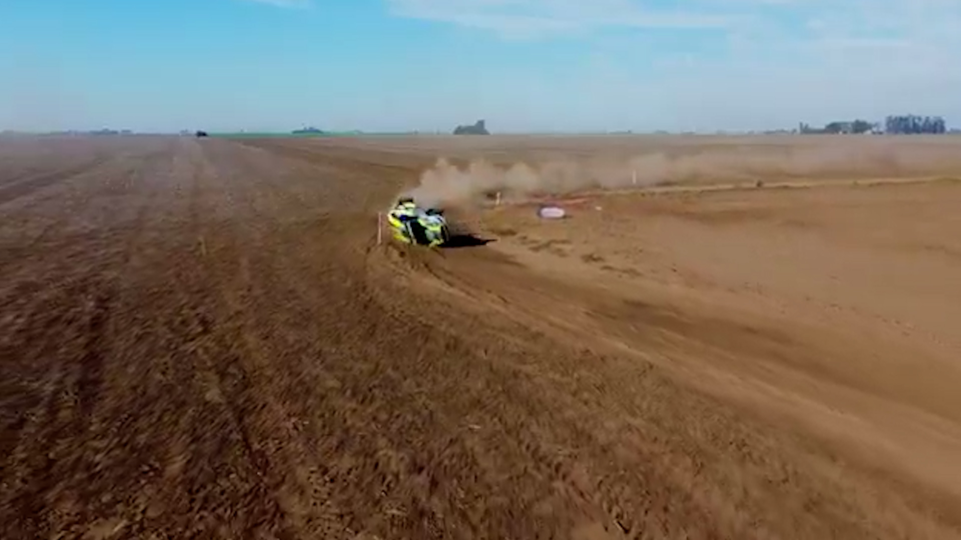 Impactante accidente en el Rally argentino: volcó con su auto, se desmayó y fue trasladada en helicóptero al hospital