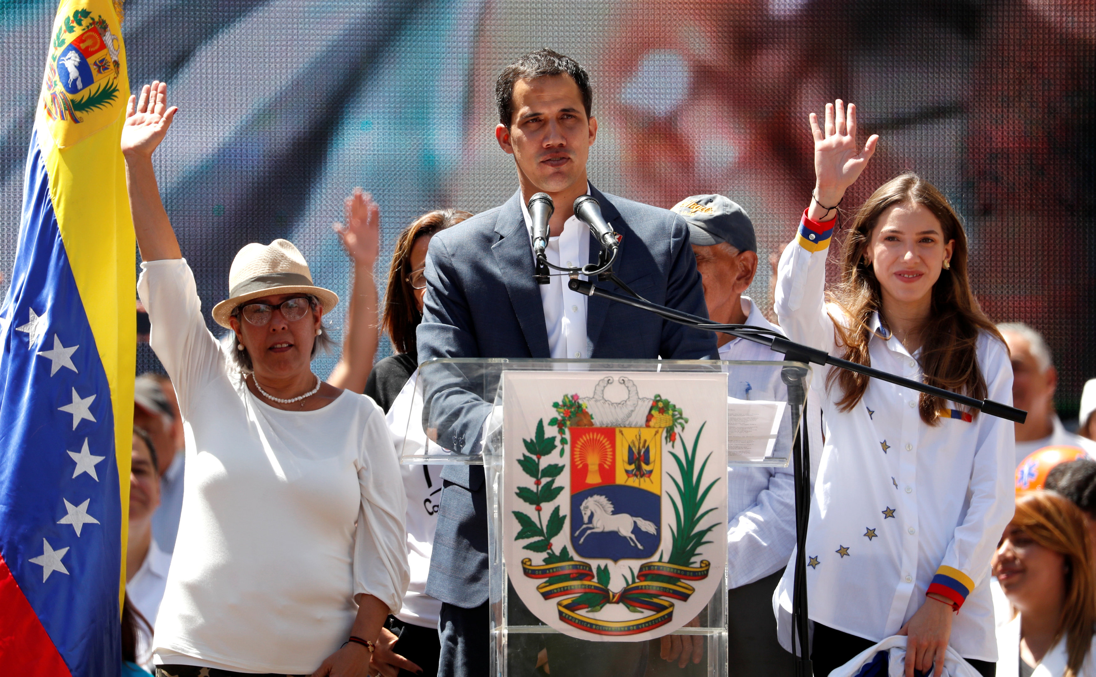 Guaidó es juramentado el 23 de enero de 2019 como presidente interino de Venezuela. 