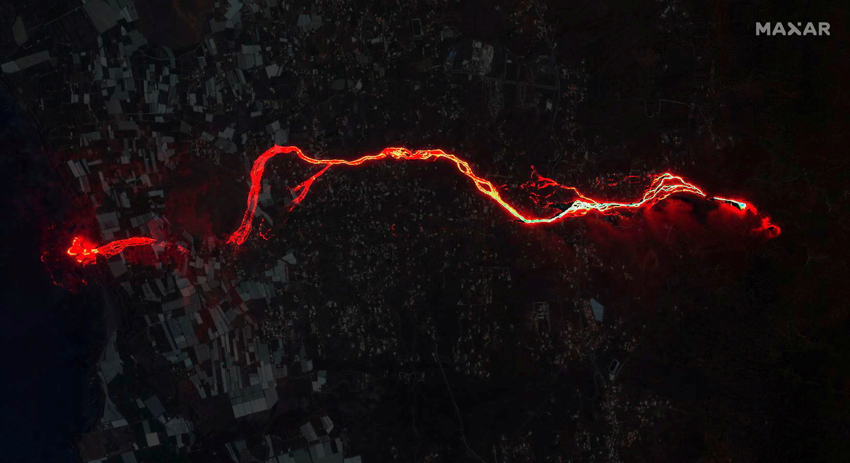 Las imágenes satelitales que muestran el camino de la arrasadora lava del  volcán de la isla de La Palma - Infobae
