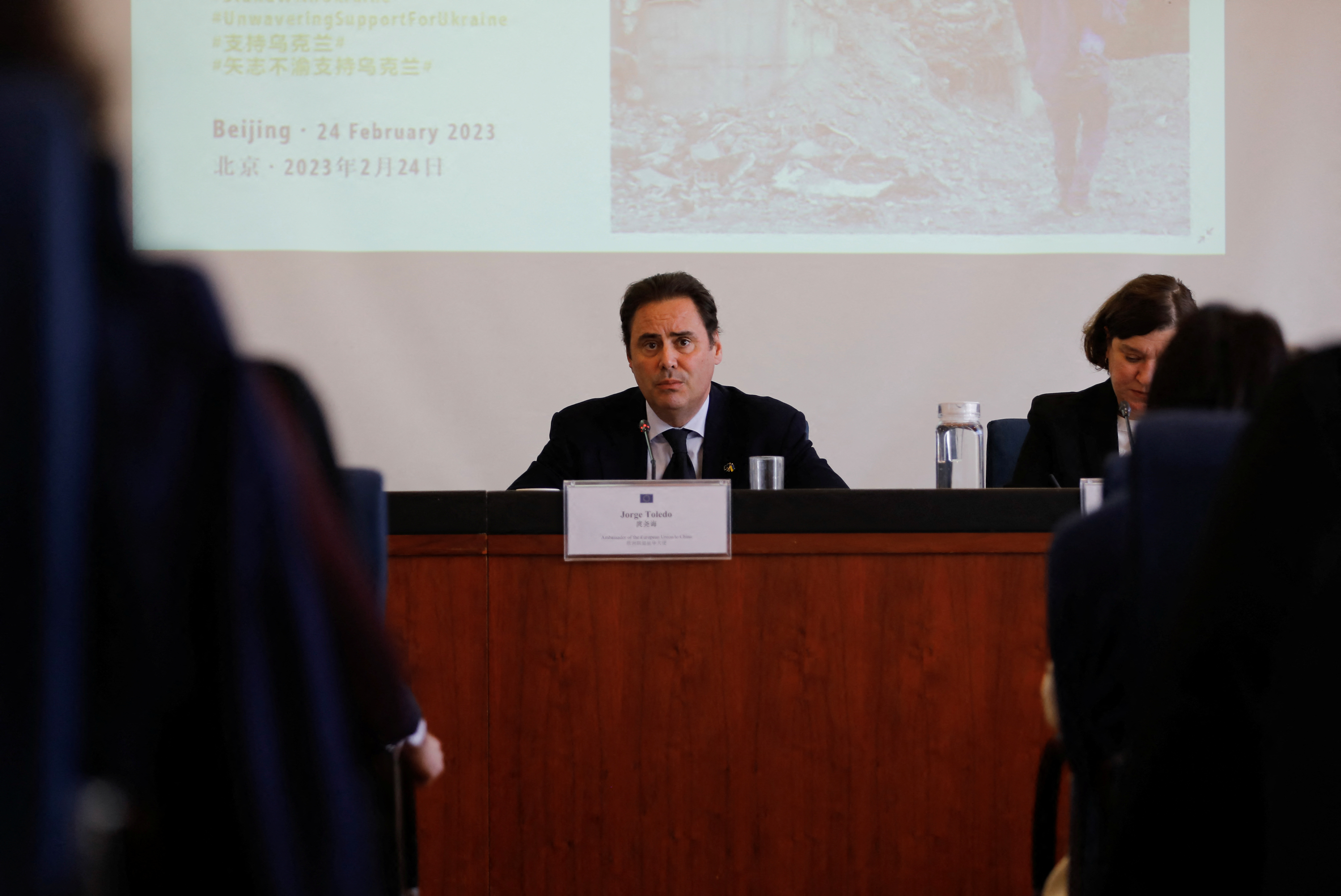 Jorge Toledo, embajador de la Unión Europea en China, habló en conferencia de prensa al cumplirse un año de la invasión rusa a Ucrania (REUTERS/Tingshu Wang)