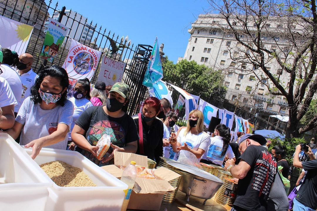 At the end of October, a popular pot was held in the Plaza del Congreso to support the Full Tummies law.
