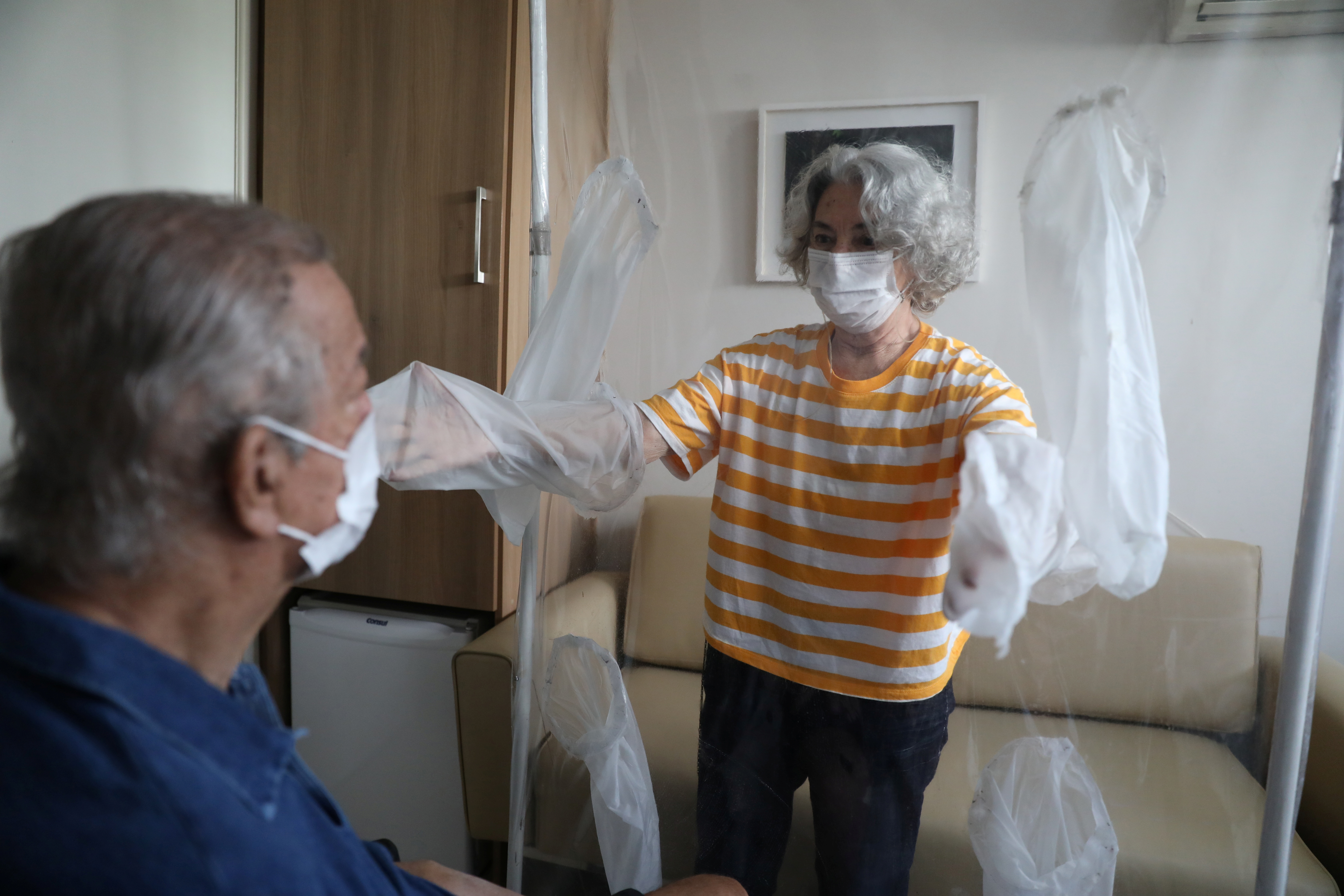 Los adultos mayores siguen siendo la población vulnerable desde el inicio de la pandemia (REUTERS)
