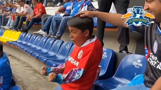 Un niño se viralizó en internet por su celebración de a victoria del Toluca ante Cruz Azul (Foto: FB/ La Hinchada)