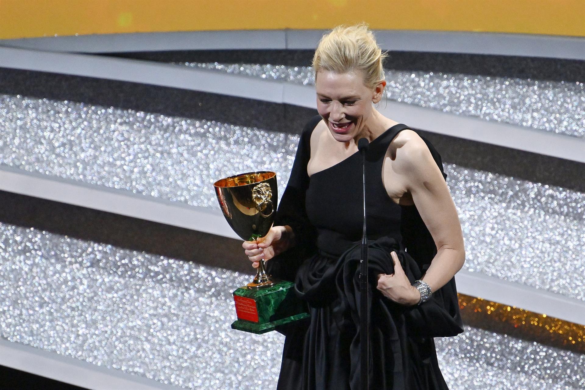 Cate Blanchett ganó la Copa Volpi a "Mejor actriz" por su interpretación de una directora de orquesta en "TAR", de Todd Field (Foto: Enrico Ferrari/EFE) 