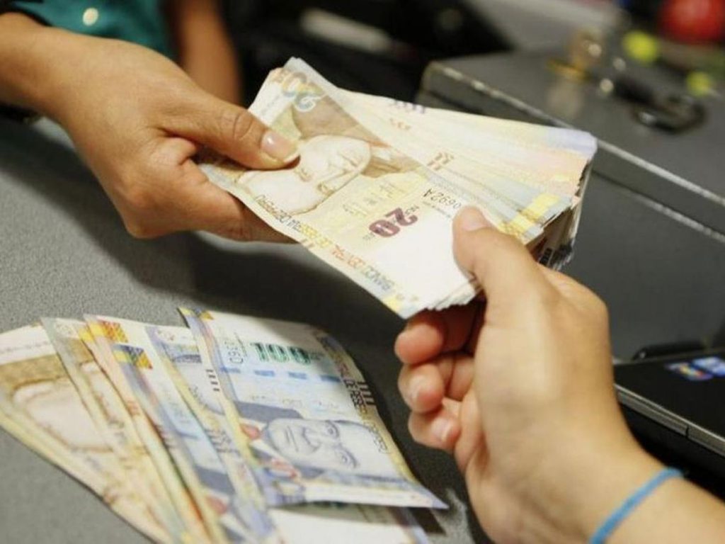 Sucede en todos lados: el dinero queda en una mano o en la otra. 