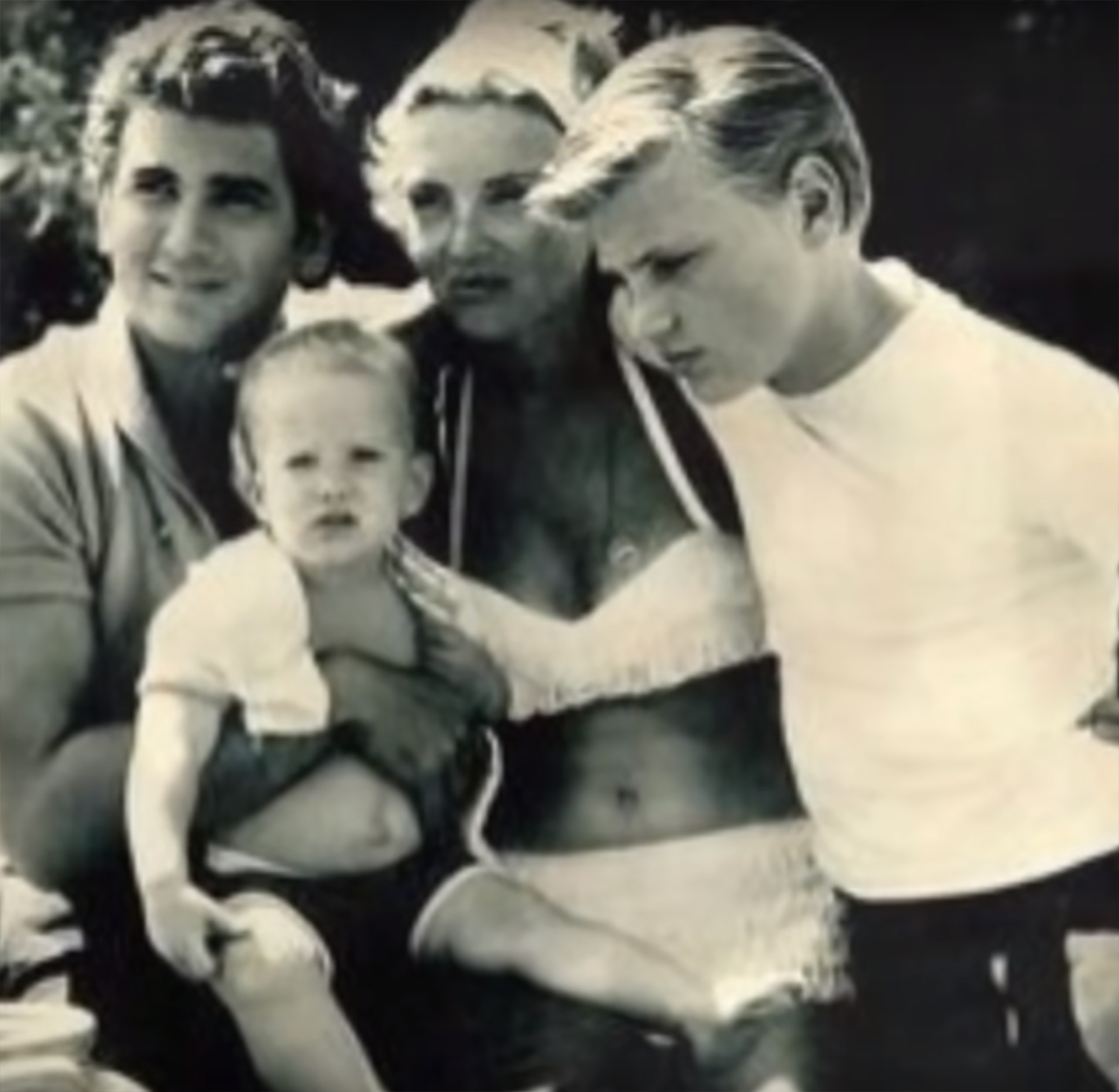 Michael Landon junto con su primera esposa y dos hijos