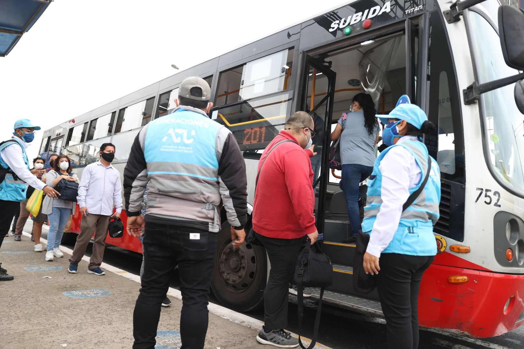 Metropolitano, alimentadores, corredores y Metro de Lima funcionan con normalidad pese a paro de transportistas