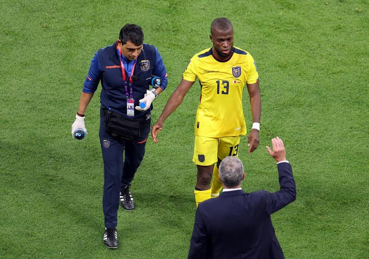 Enner Valencia se torció la rodilla ante Qatar pero podría jugar contra Holanda.  Imagen: REUTERS/Molly Darlington/