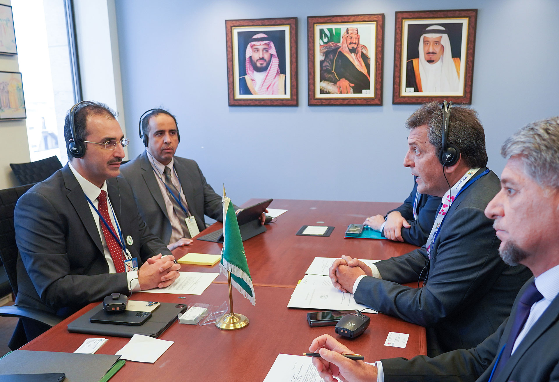 El ministro junto al CEO del Fondo Saudita para el Desarrollo, el sultán Abdulrahman Al-Marshad