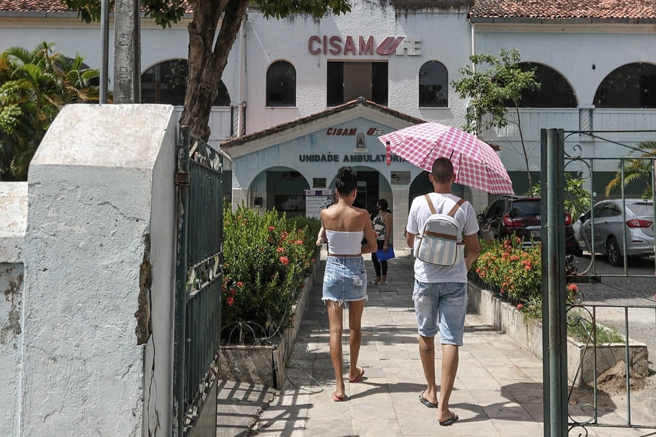 Vista de la fachada del Centro Integrado de Salud Amaury de Medeiros (CISAM) en Recife (Brasil). EFE/Waldheim Montoya/Archivo
