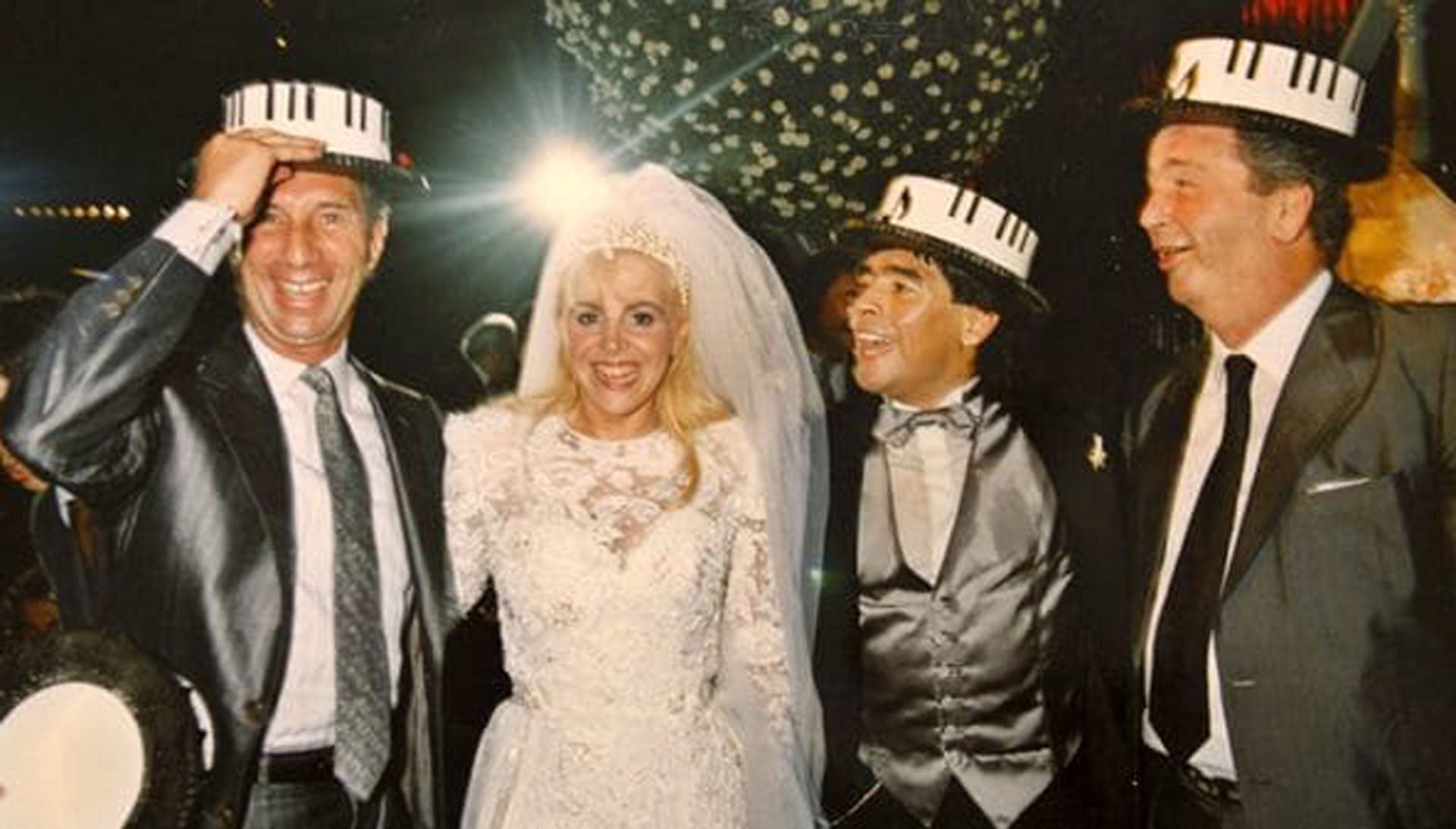 De fiesta: Carlos Bilardo, en la boda de Claudia Villafañe y Diego Maradona, y Julio Grondona. Tres apellidos ligados por una historia con broche de oro en 1986