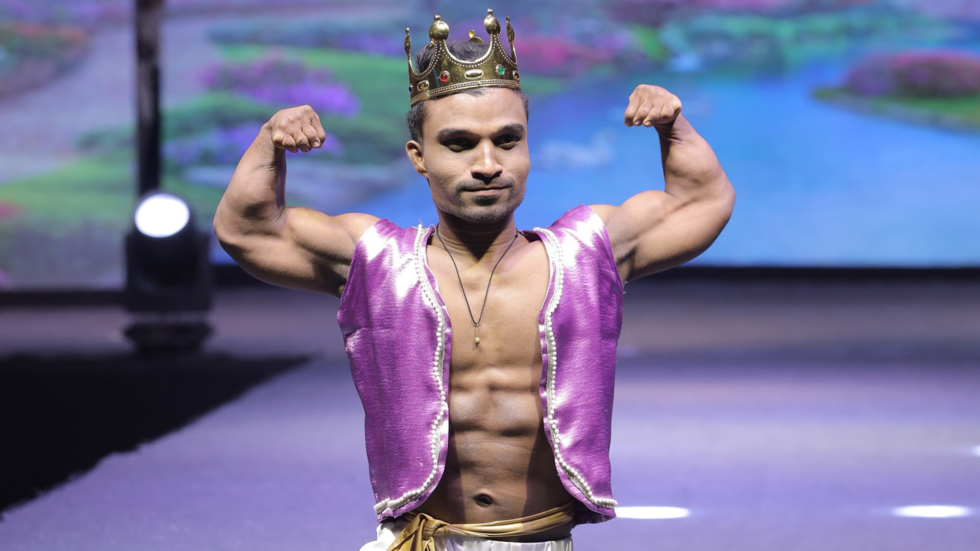 Mide 102 cent&iacute;metros y hace 84 flexiones en un minuto: la incre&iacute;ble historia del fisicoculturista m&aacute;s bajo del mundo