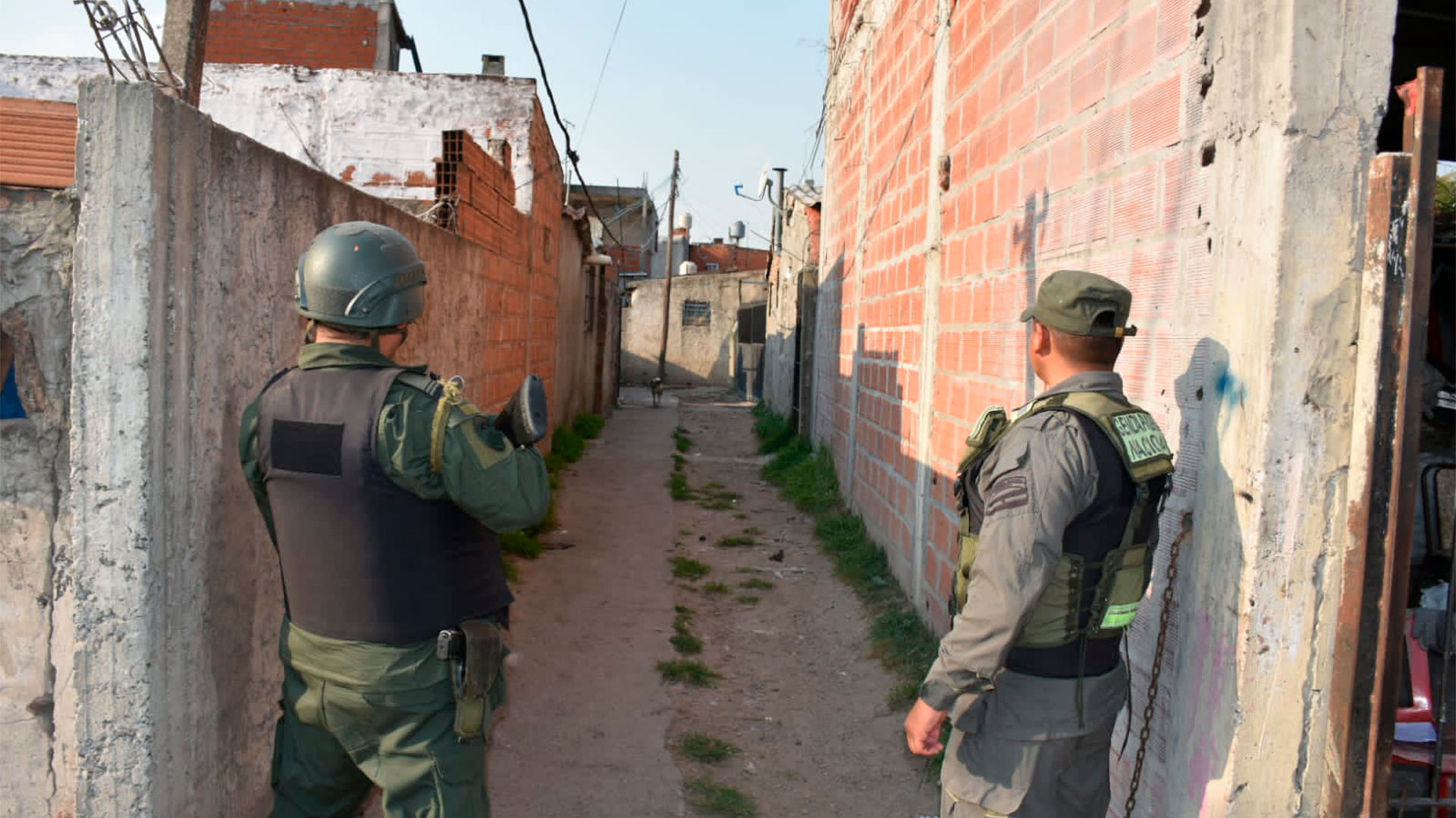 Gendarmes allanando el domicilio de Correa en Rafael Castillo 