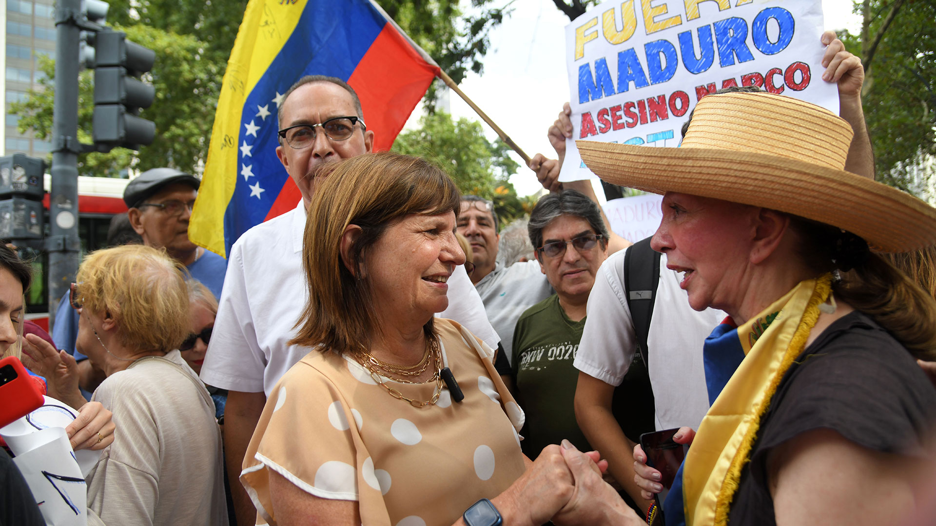 Patricia Bullrich participó de una protesta contra la llegada a Argentina del dictador de Venezuela, Nicolás Maduro
