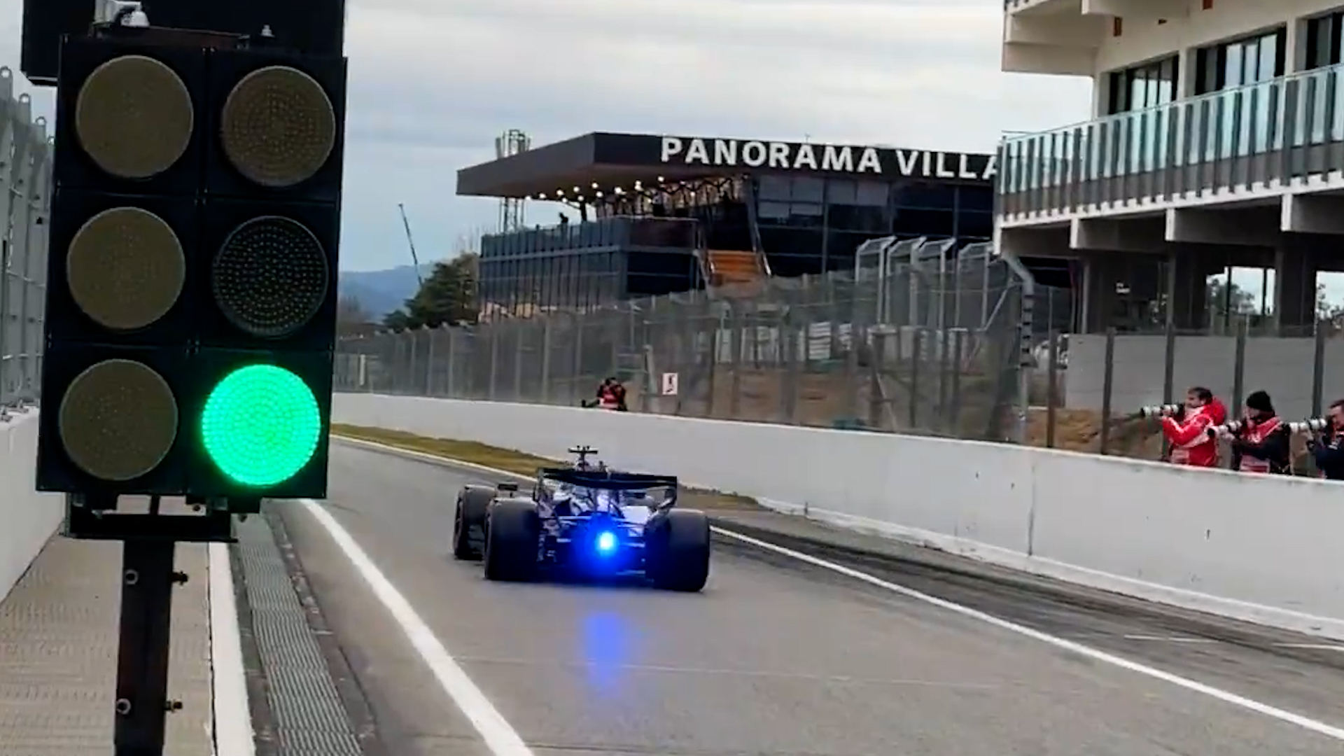 La “luz azul” nunca vista en un auto de Fórmula 1 que abrió el debate tras los test de pretemporada